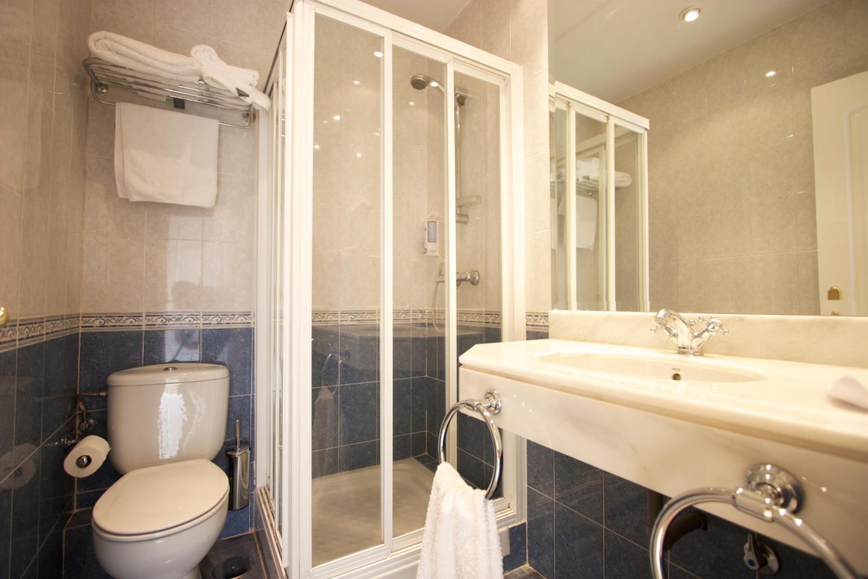 Double Room with Extra Bed photo 2
