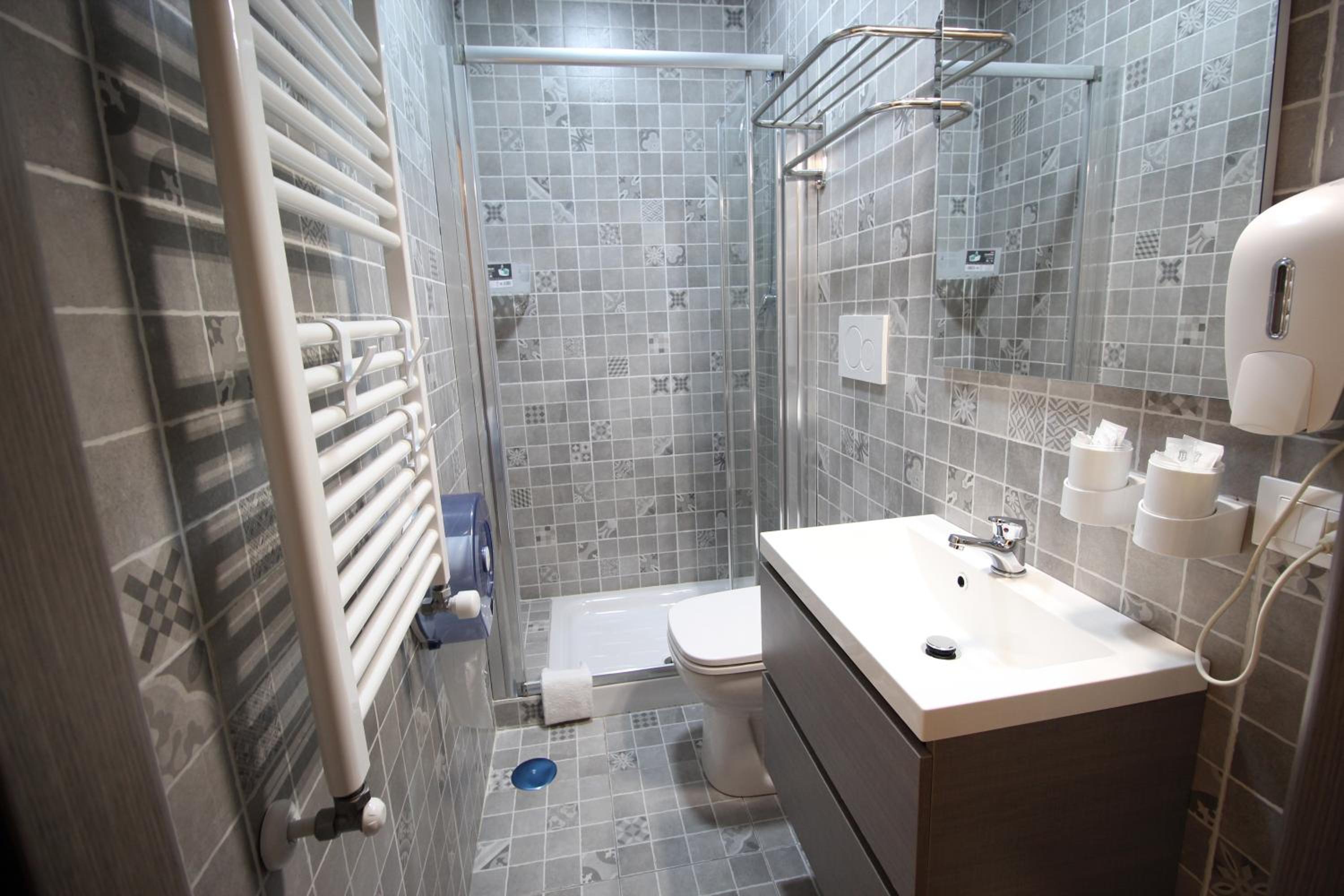 Double Room with Private Bathroom photo 3