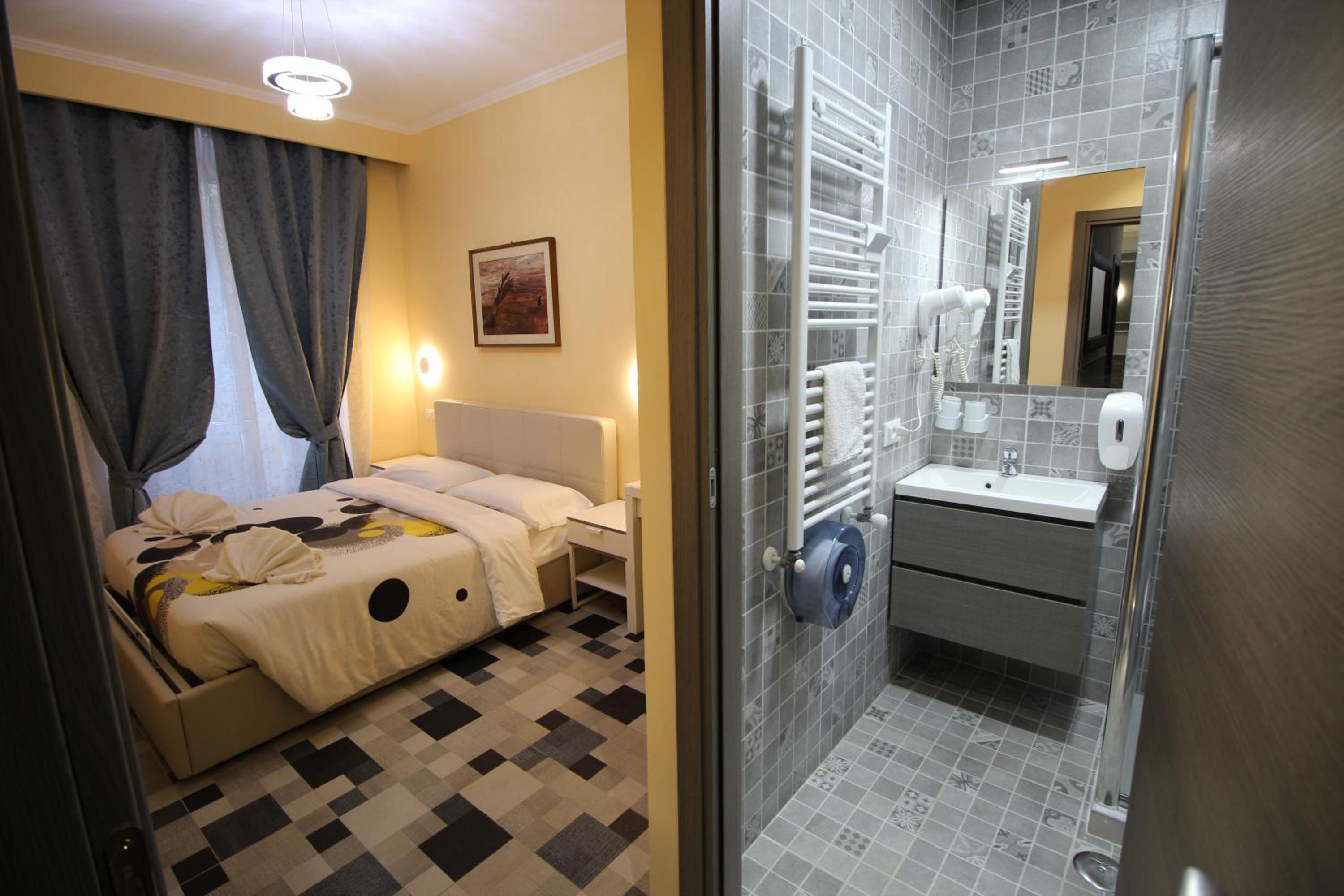 Double Room with Private Bathroom photo 1