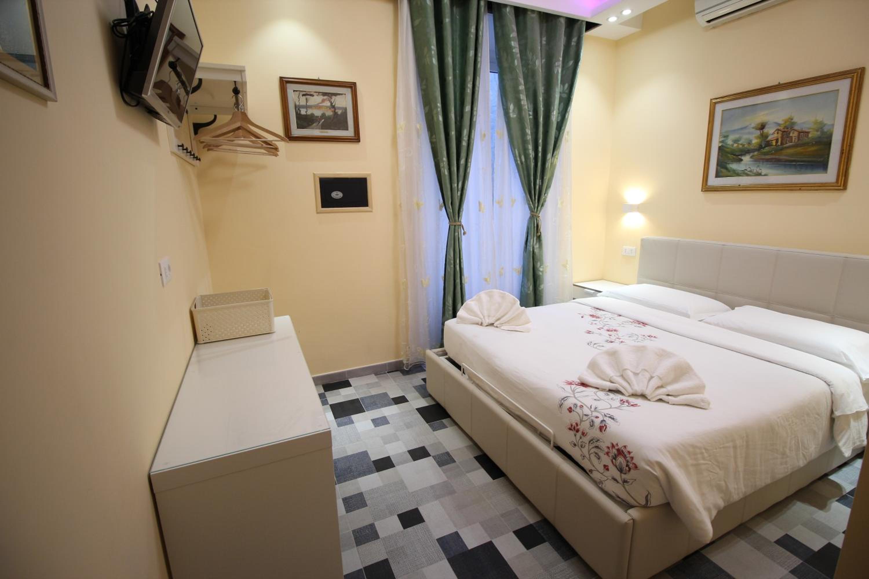 Double Room with Private Bathroom photo 3