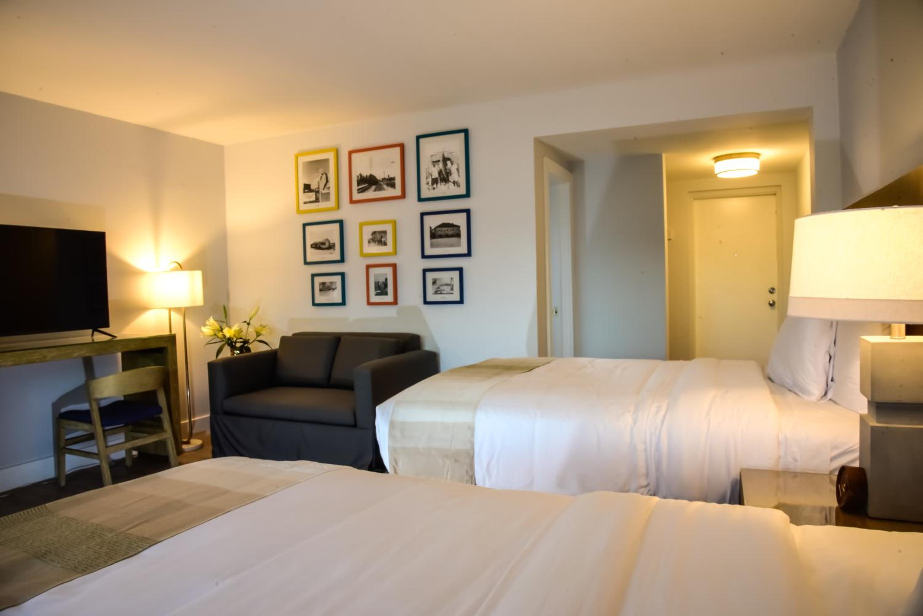Double Room with Two Double Beds - Photo 2