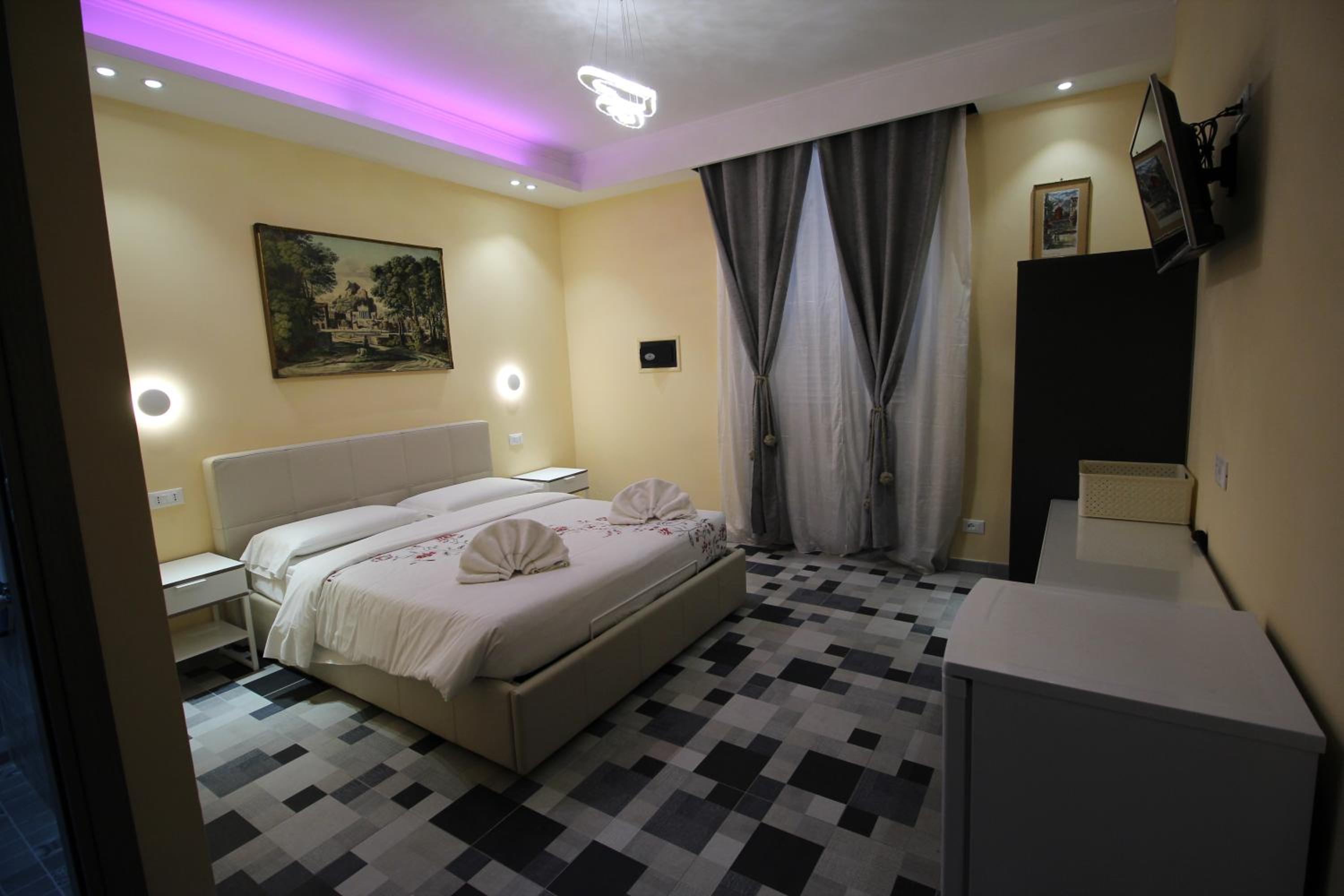 Double Room with Private Bathroom photo 2