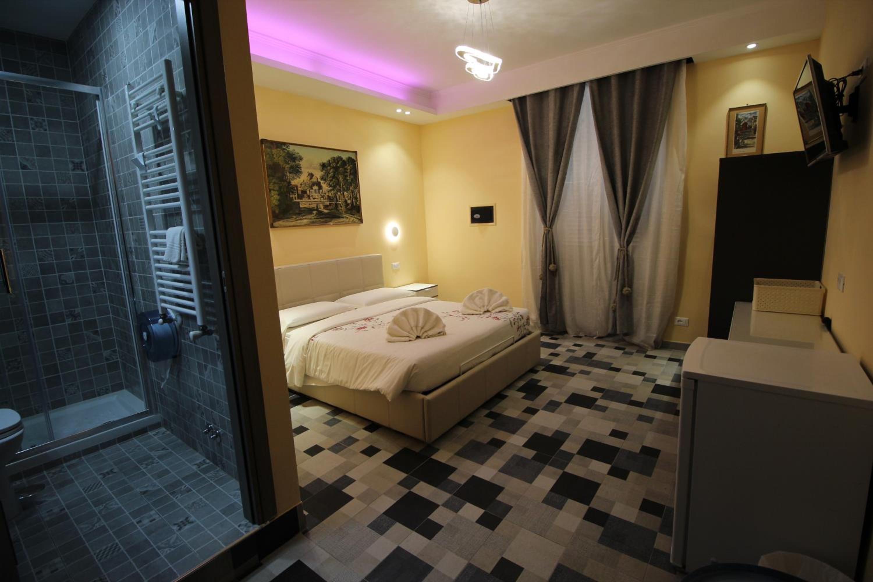 Double Room with Private Bathroom photo 1