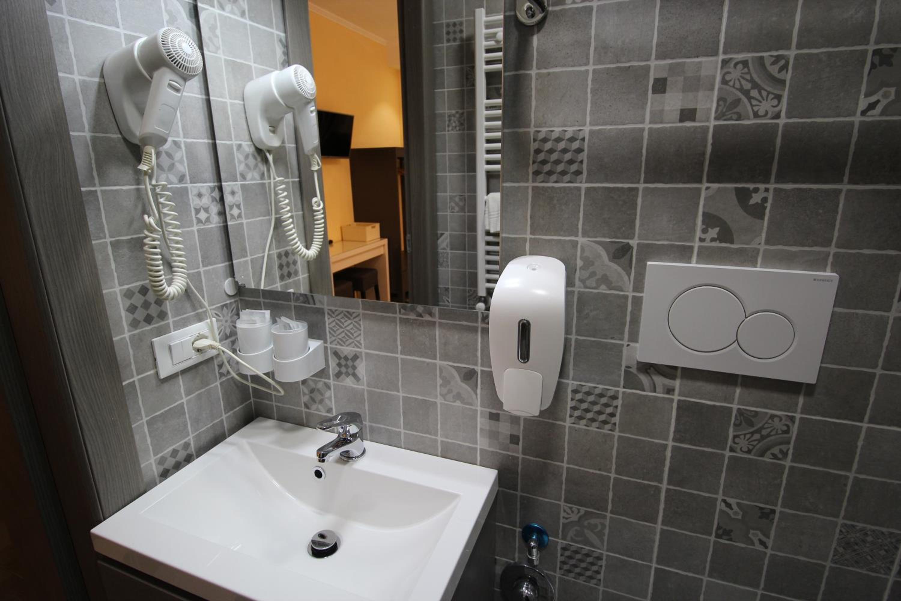 Double Room with Private Bathroom photo 3