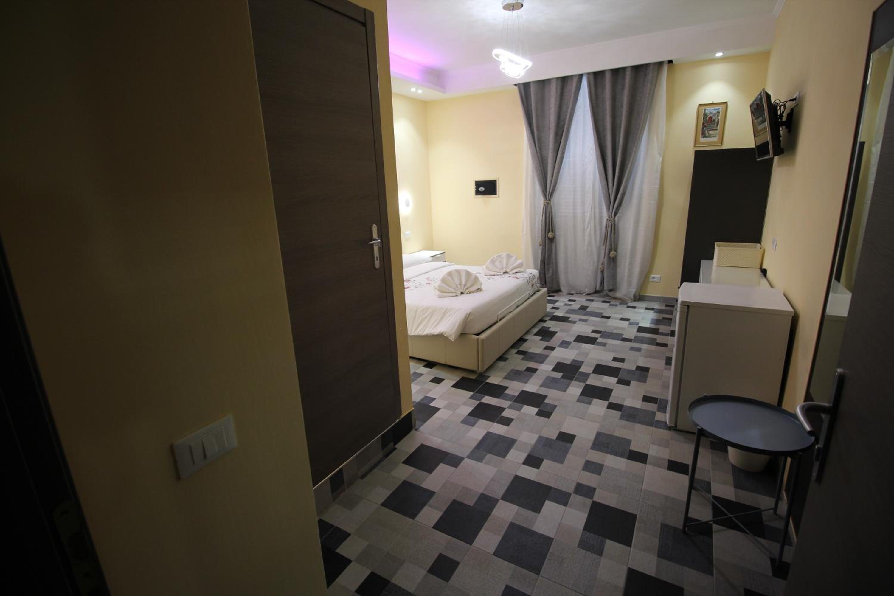 Double Room with Private Bathroom photo 2