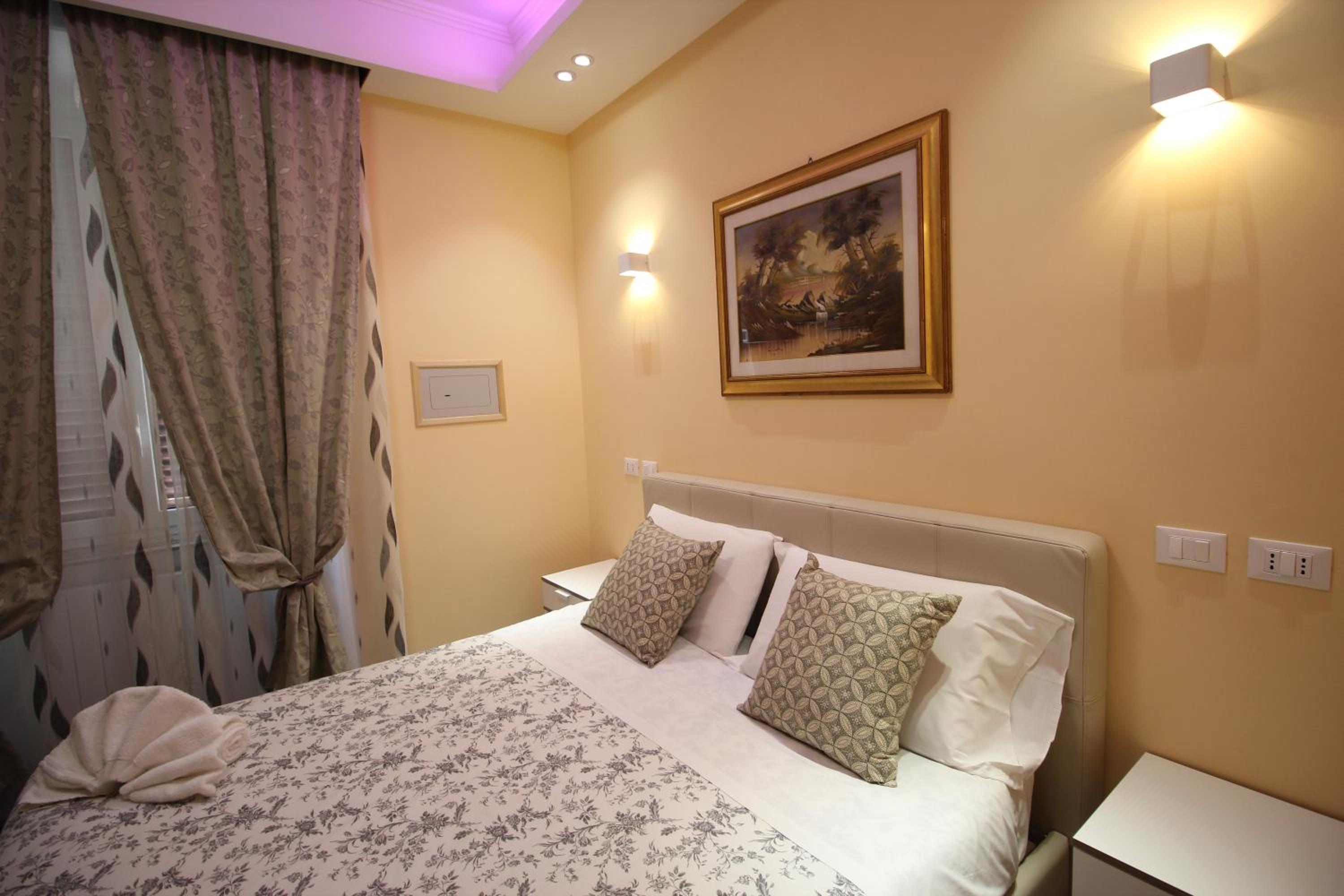Double Room with Private Bathroom photo 3