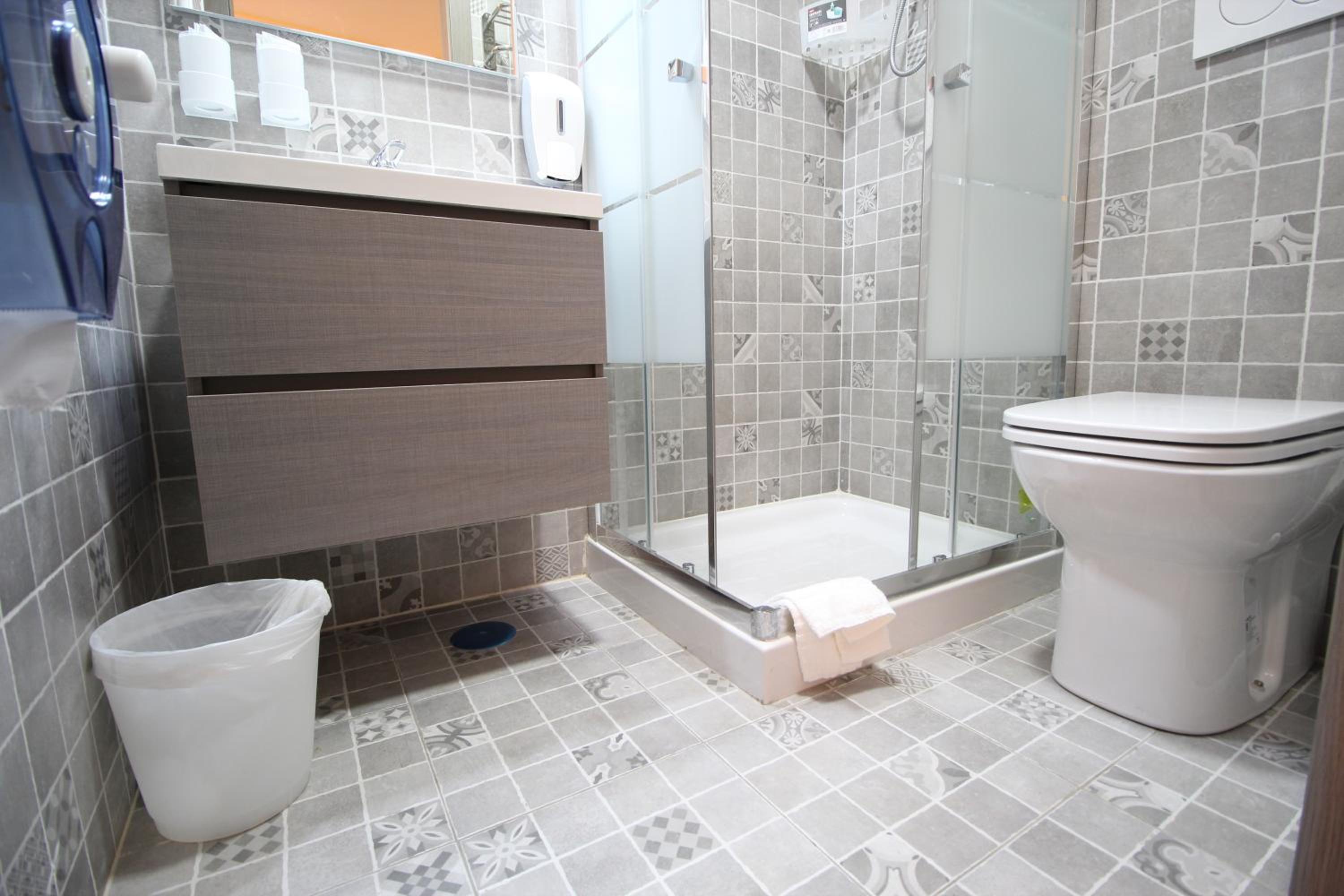 Double Room with Private Bathroom photo 2