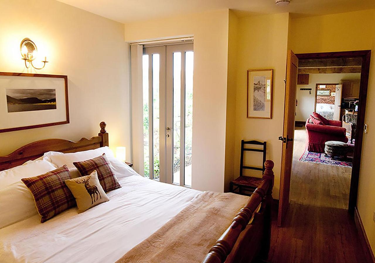 Three-Bedroom House photo 2