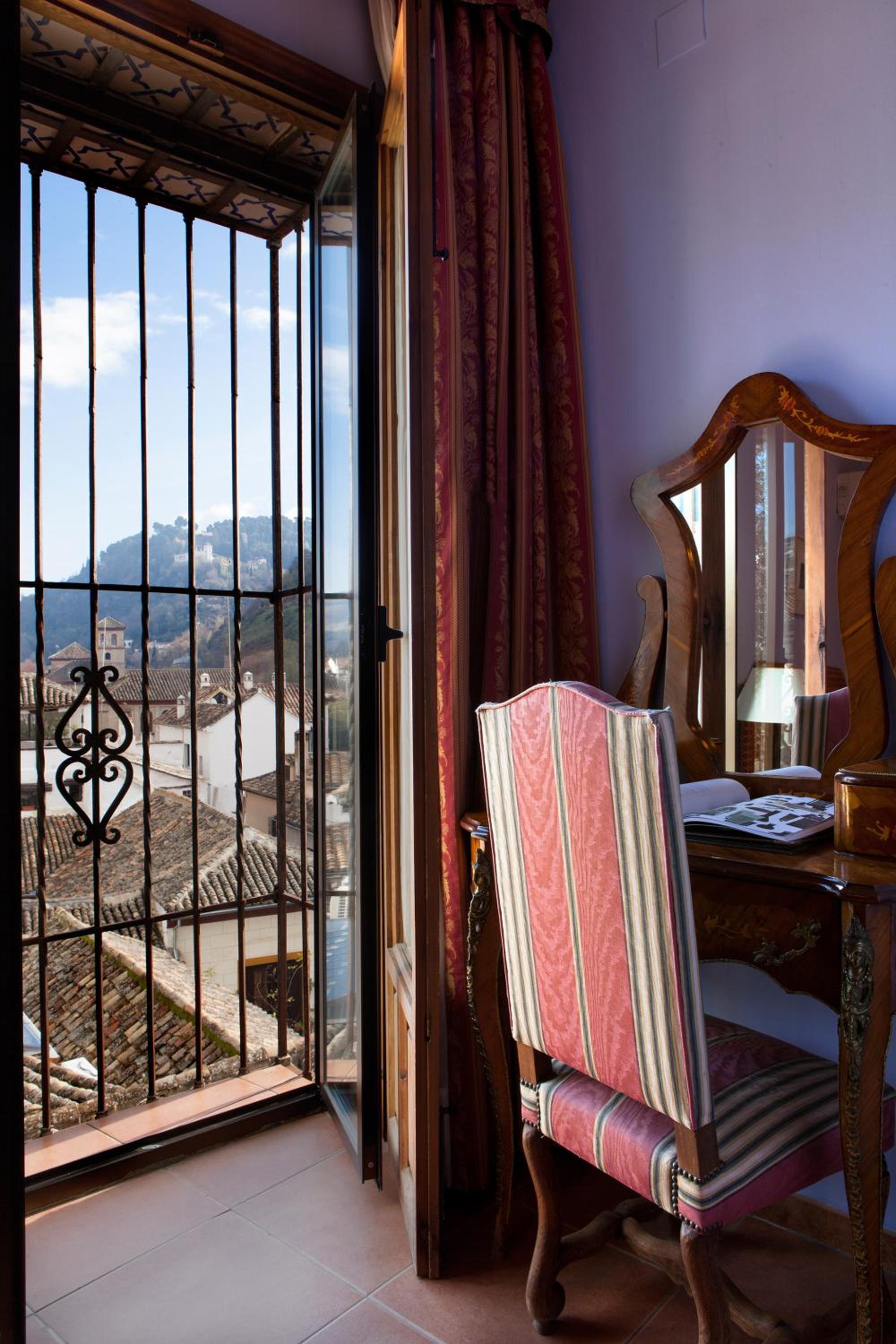 Double or Twin Room with Alhambra Views - Photo 13