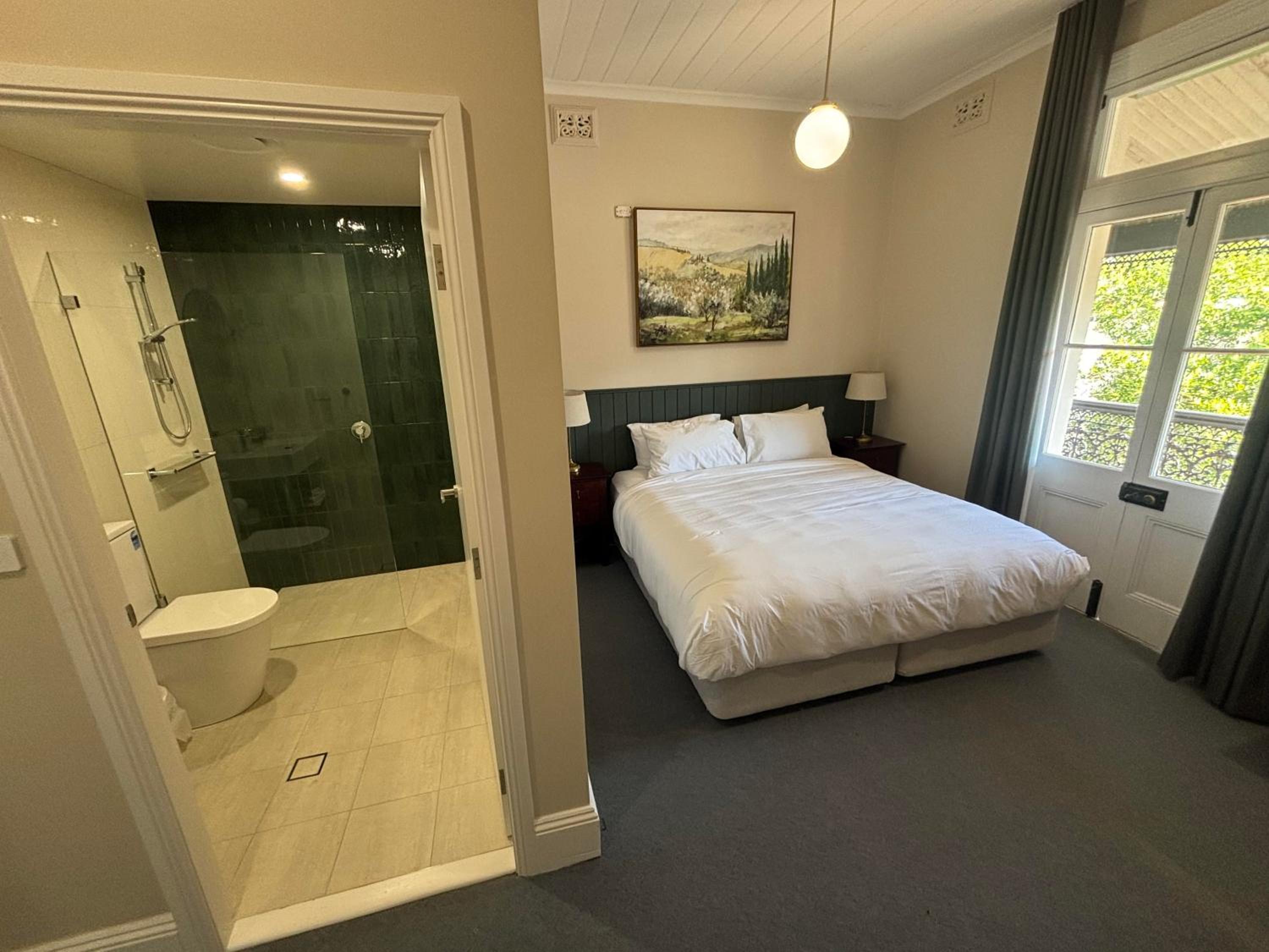 Deluxe King Suite