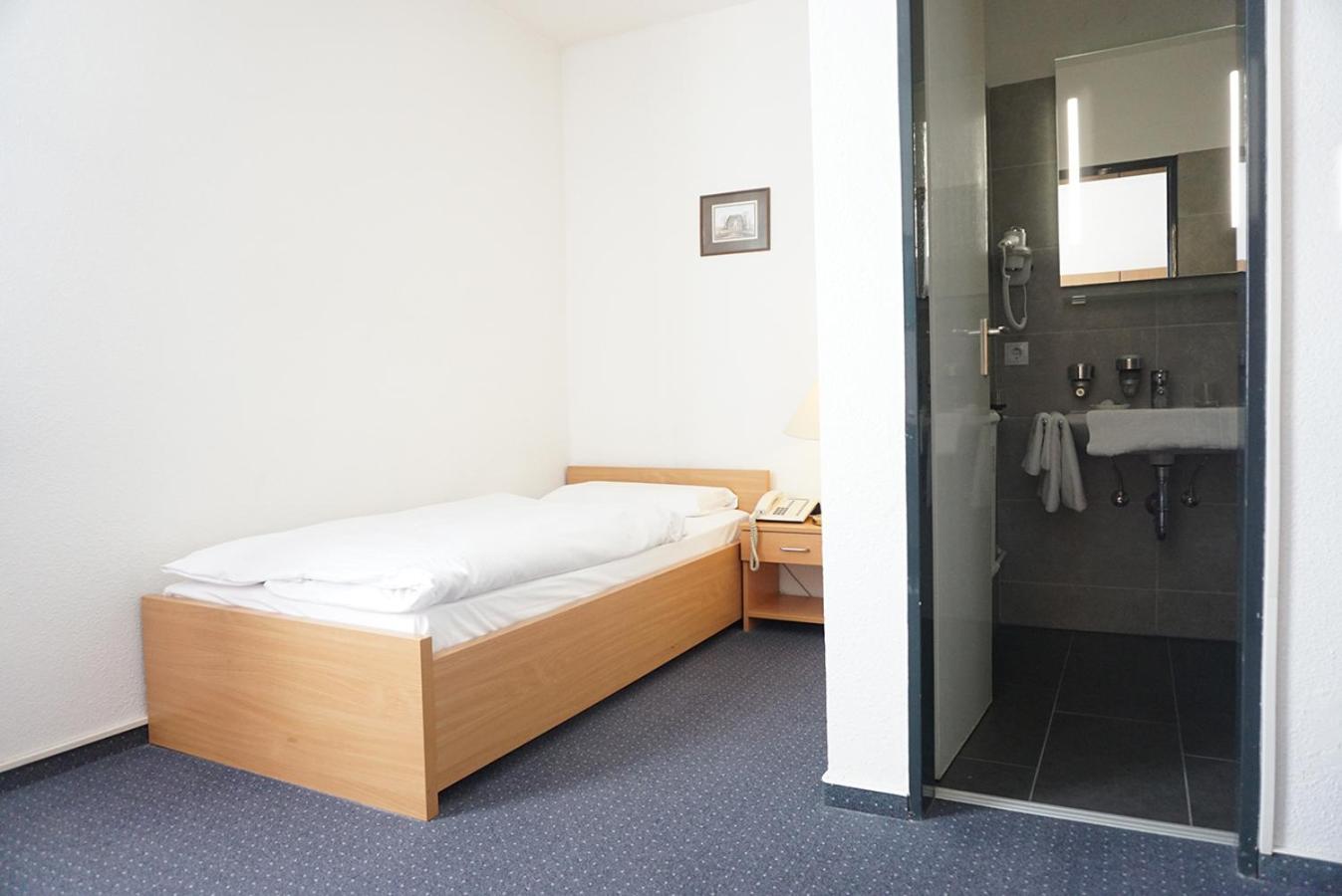Single Room photo 2