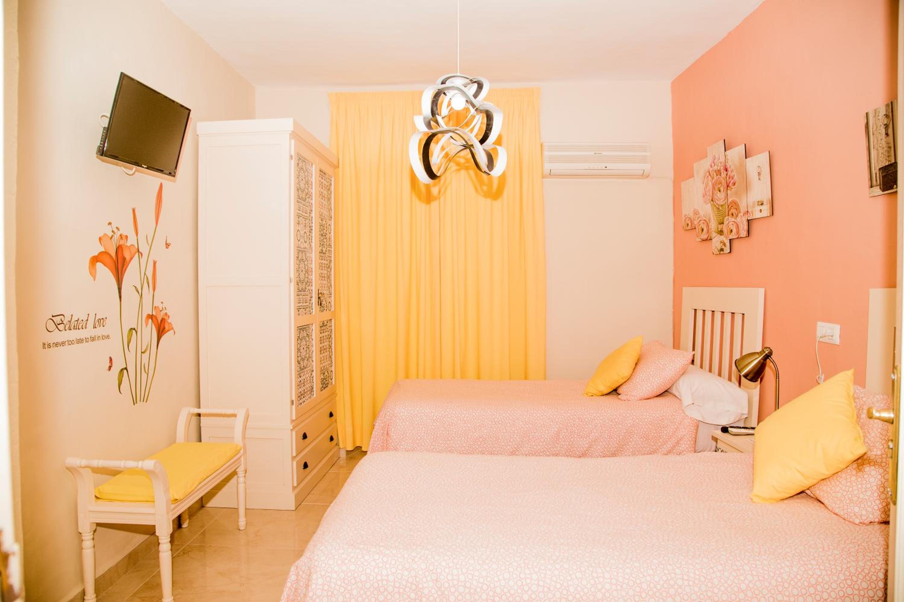 Deluxe Twin Room photo 3