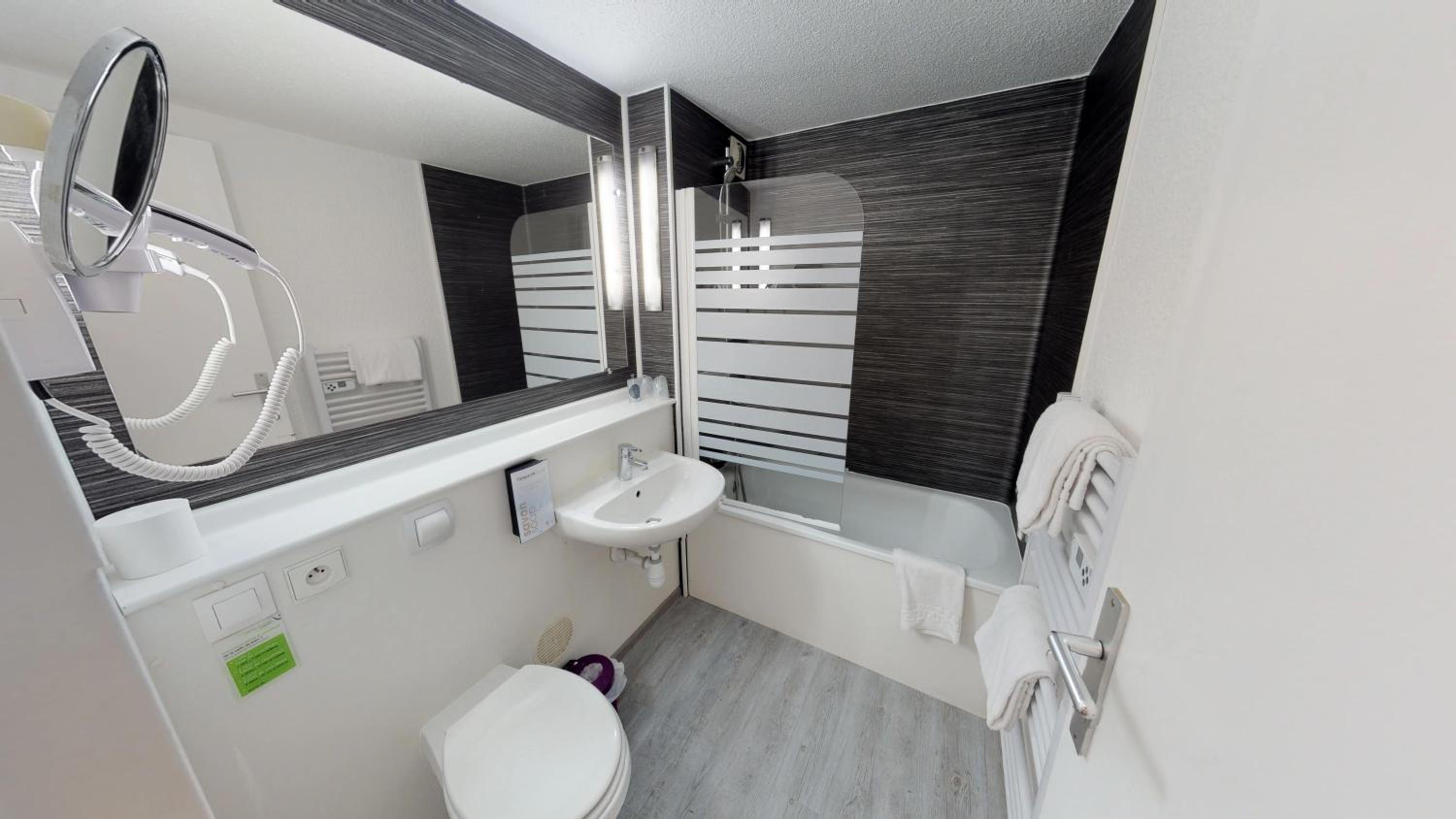 Double Room - Photo 3