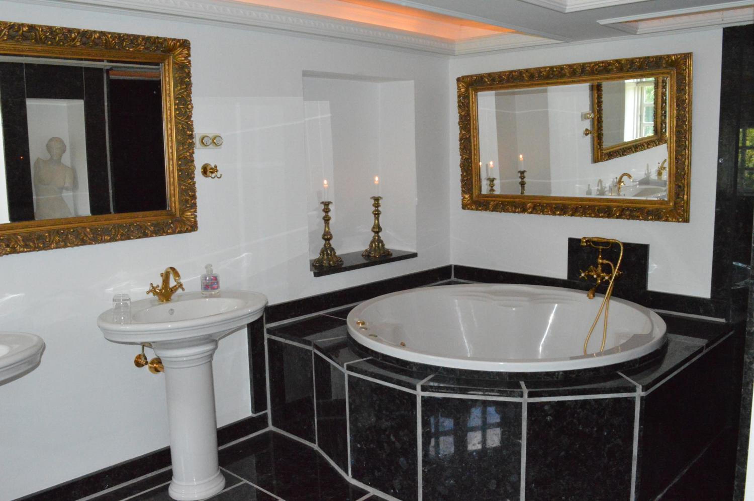 Deluxe King Room photo 2