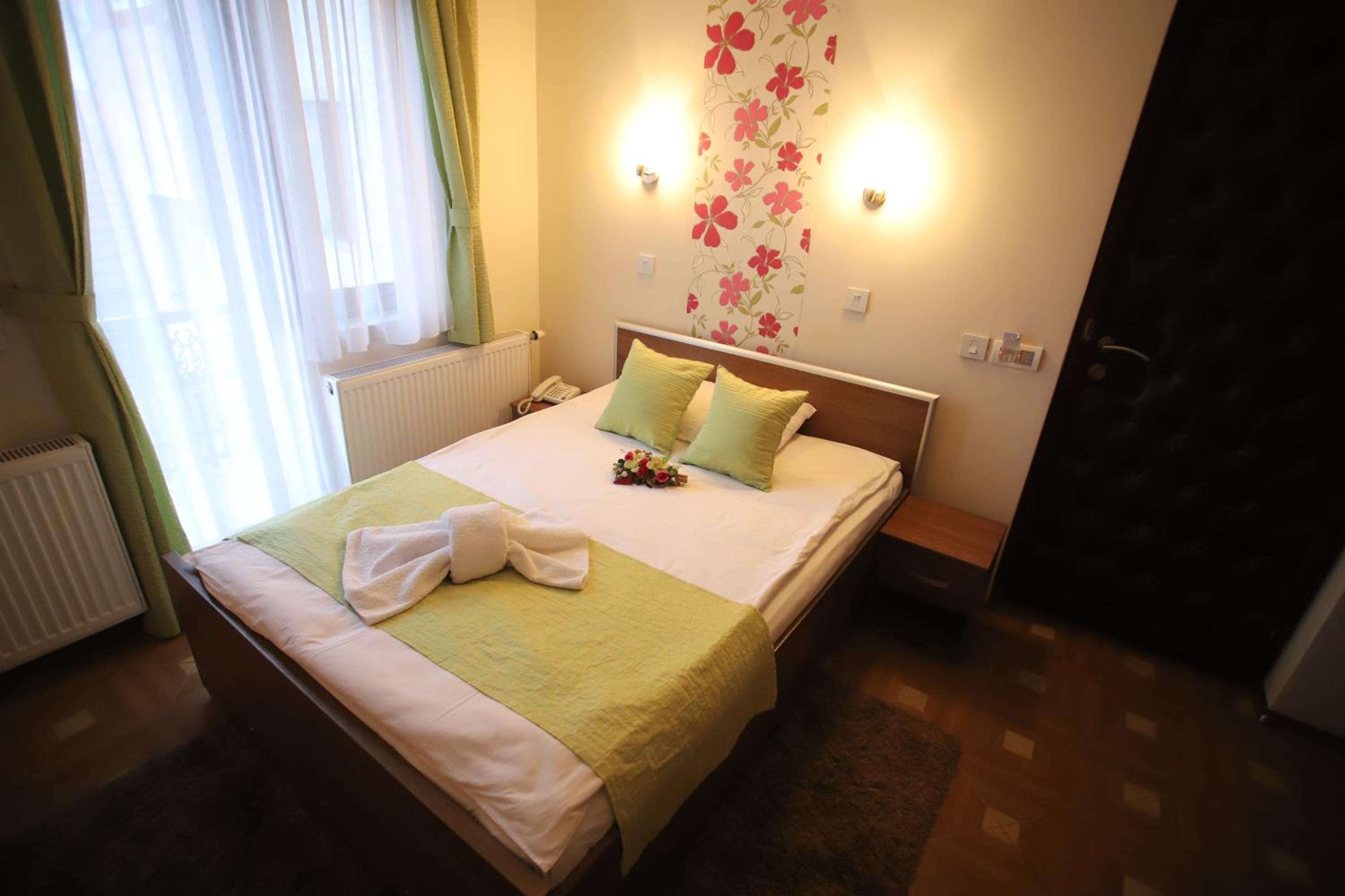 Double Room - Photo 2