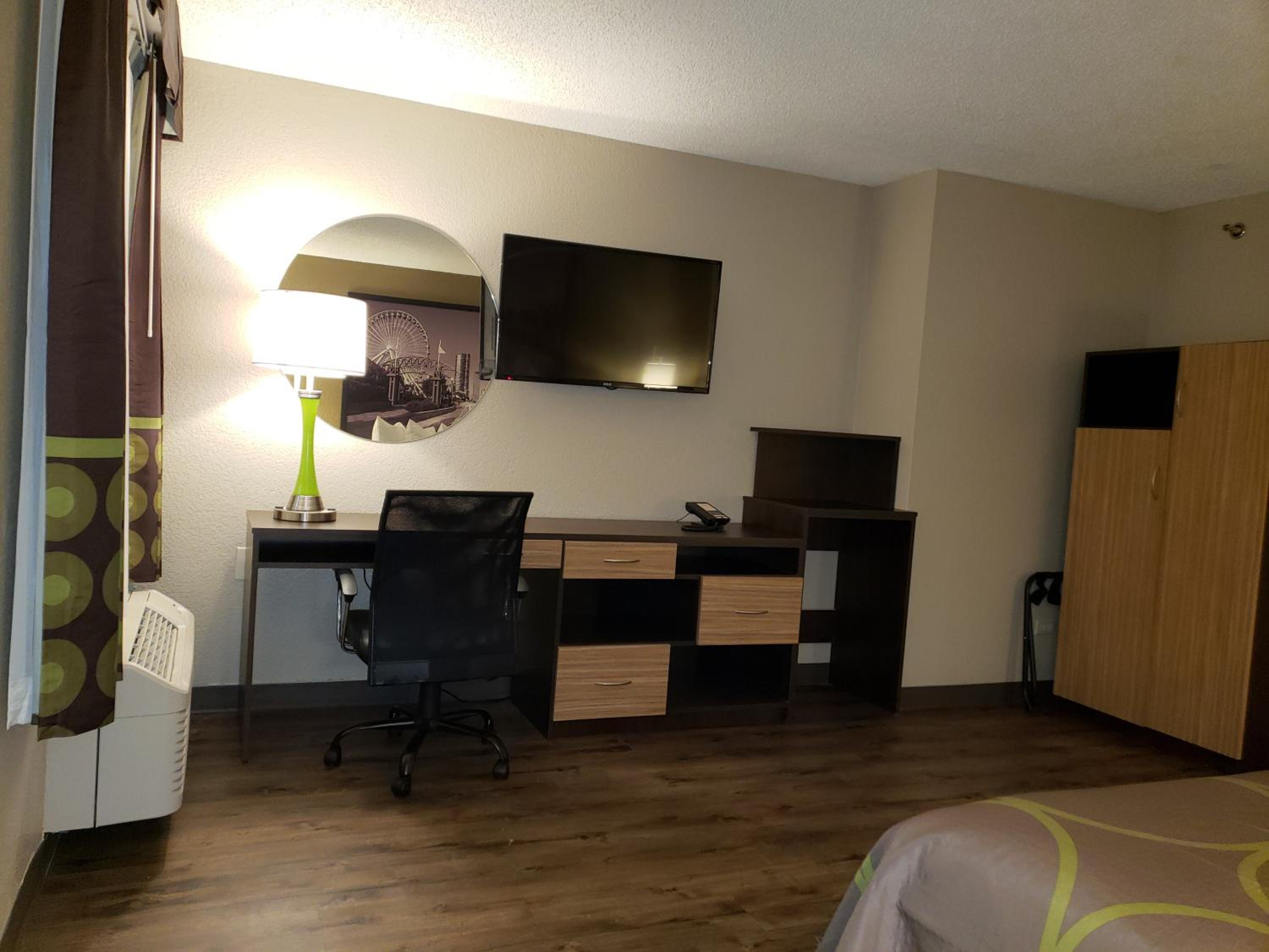 King Room - Mobility Access/Non-Smoking - Photo 4