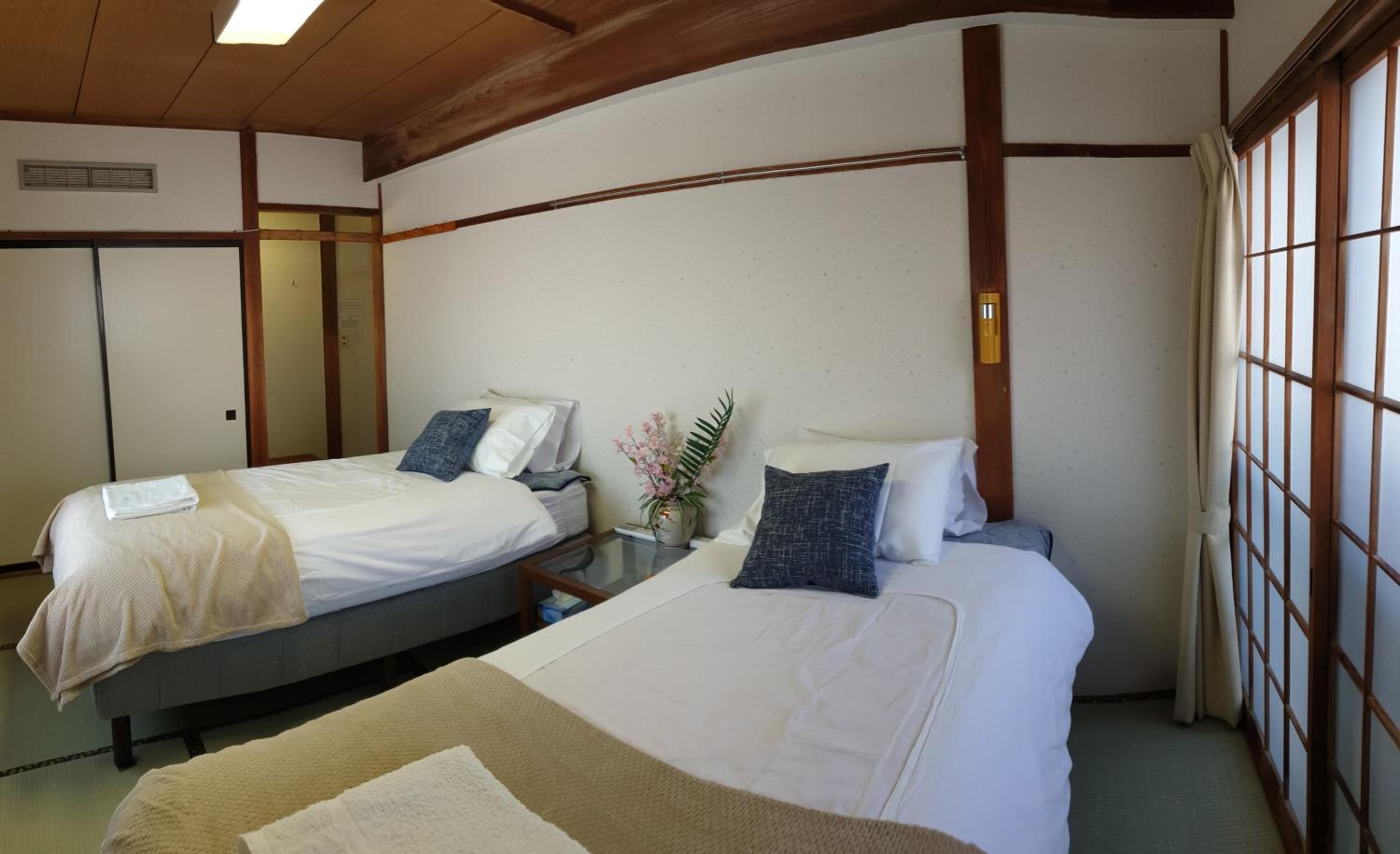 Double or Twin Room with Shared Bathroom photo 1