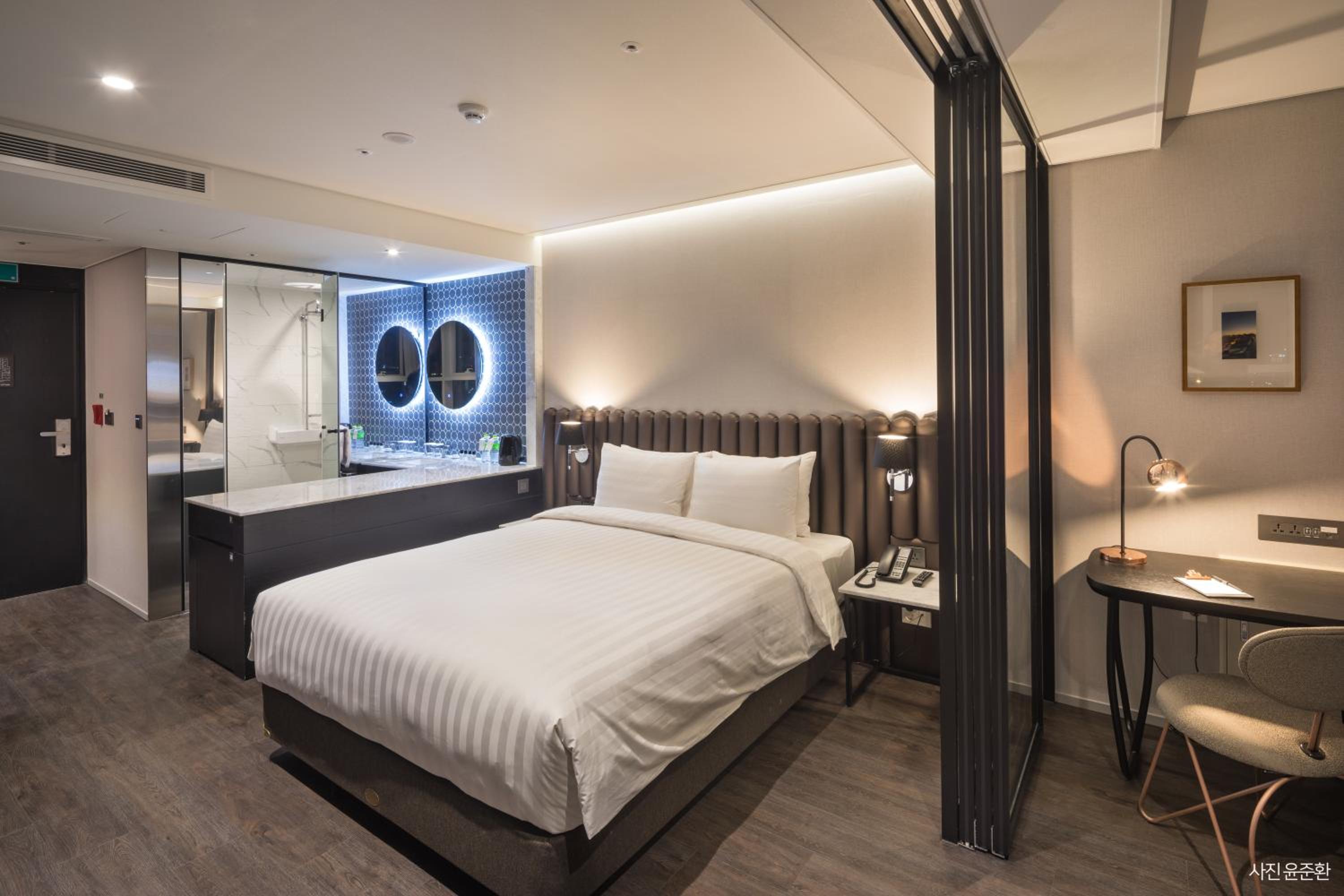 Standard Double Room with Ocean View - Photo 1