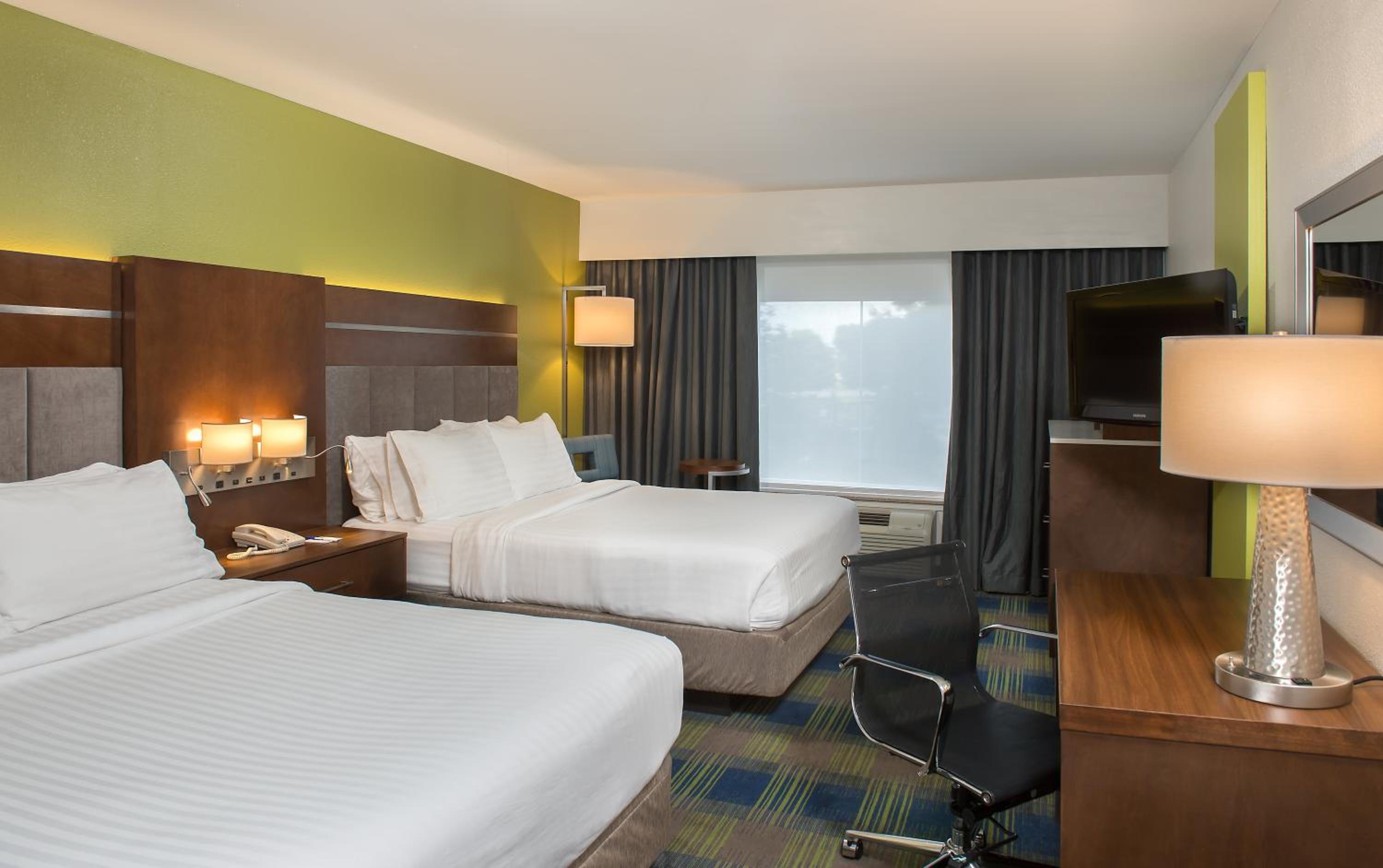 Room with Two Beds - Hearing Accessible - Non-Smoking