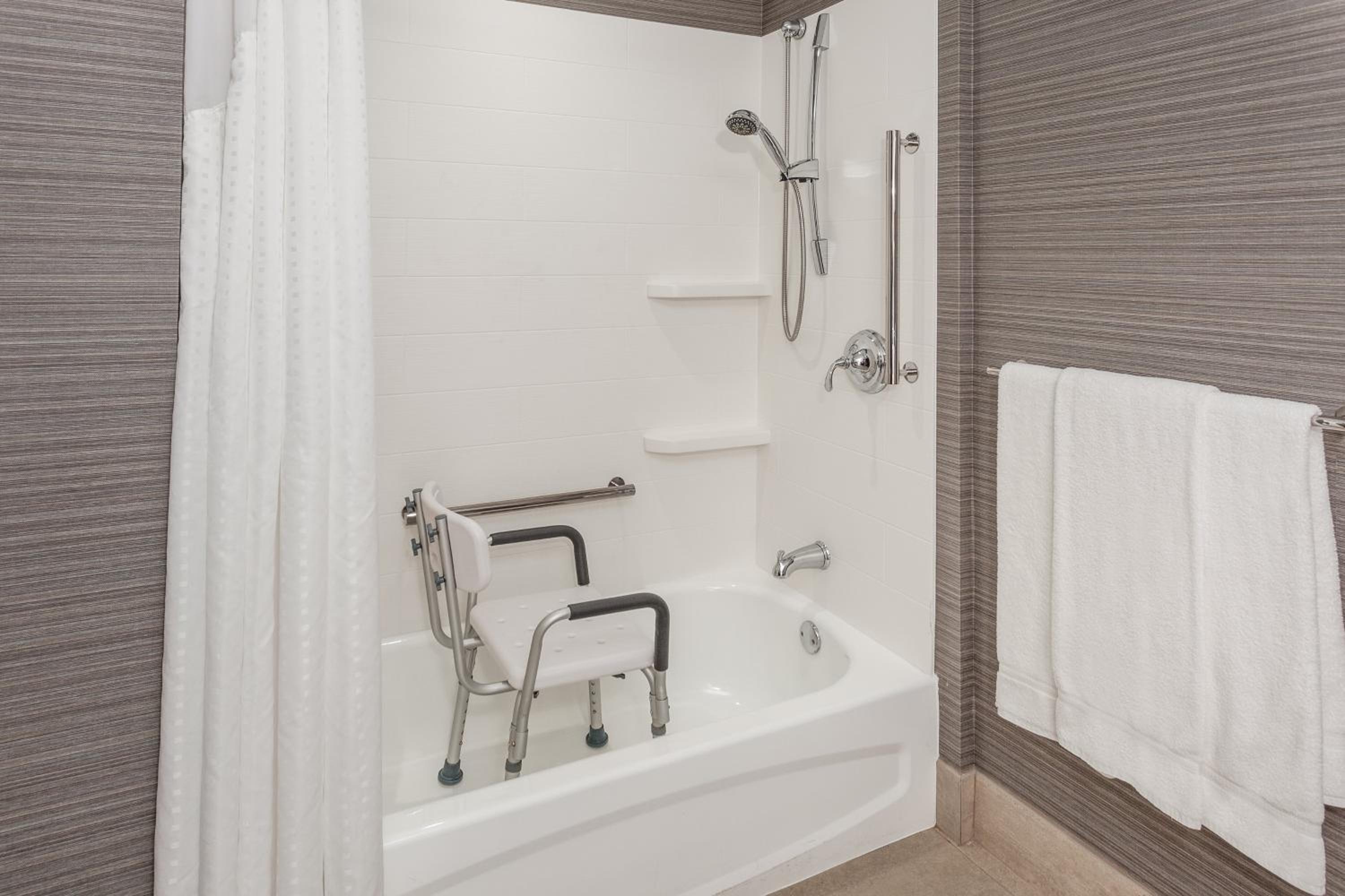 King Suite with Sofa Bed - Hearing Accessible
