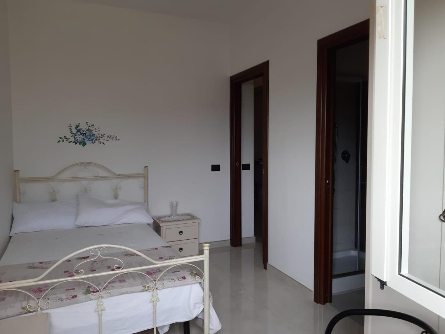 Double Room - Photo 9