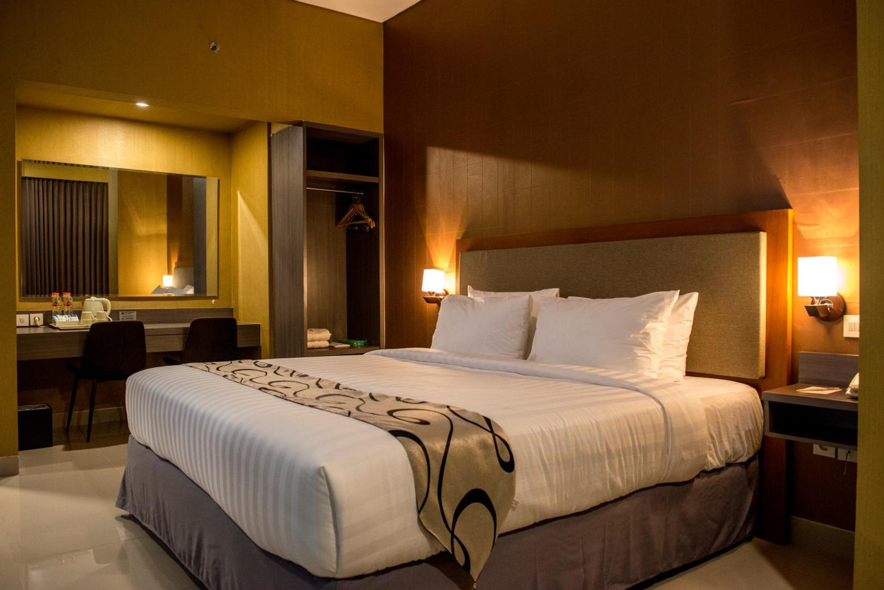 Deluxe King Room - Photo 5