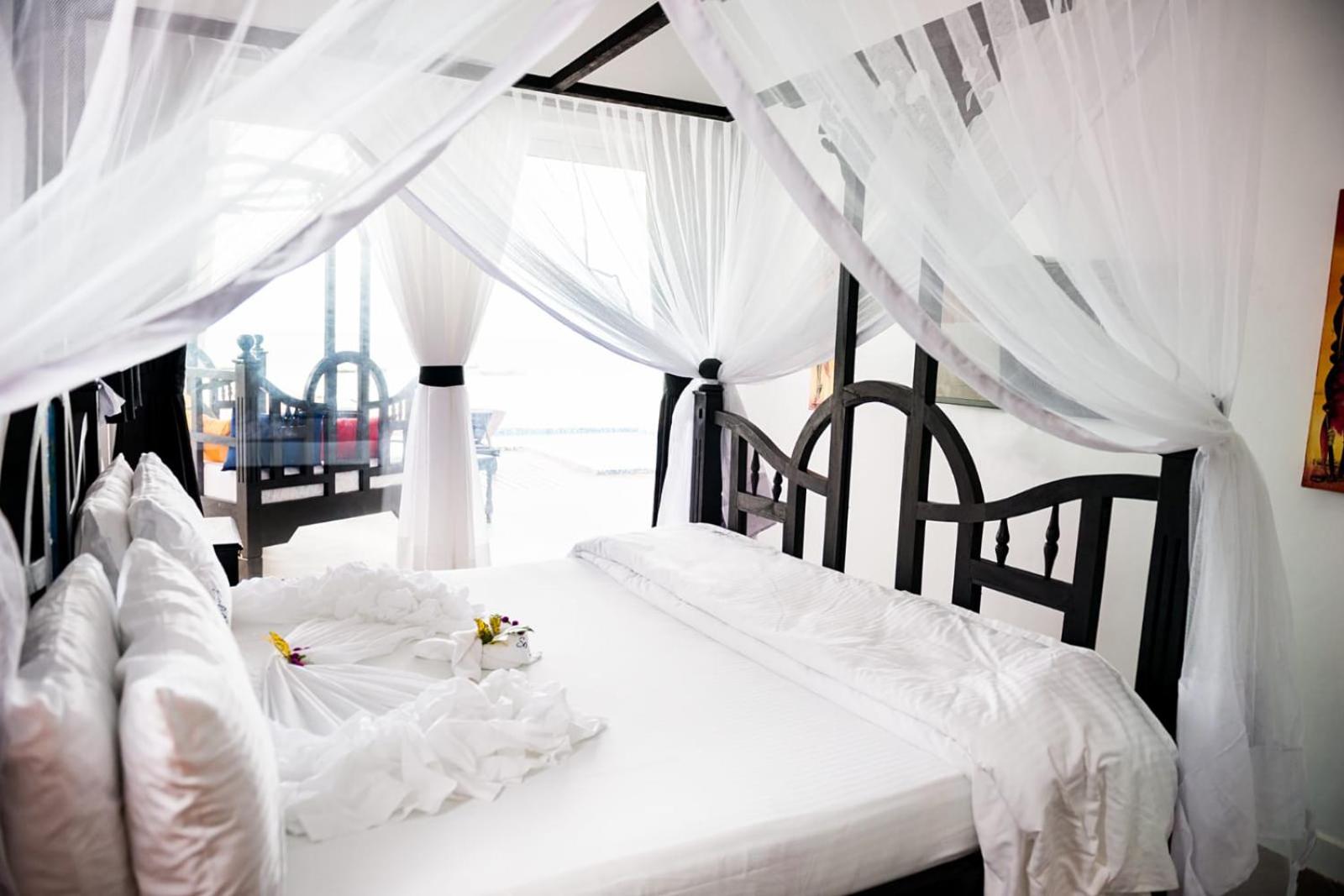 One-Bedroom Suite with Sea View - Photo 1