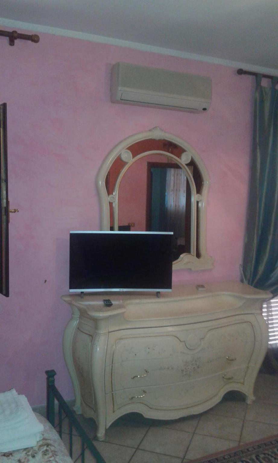 King Room with Bath photo 1