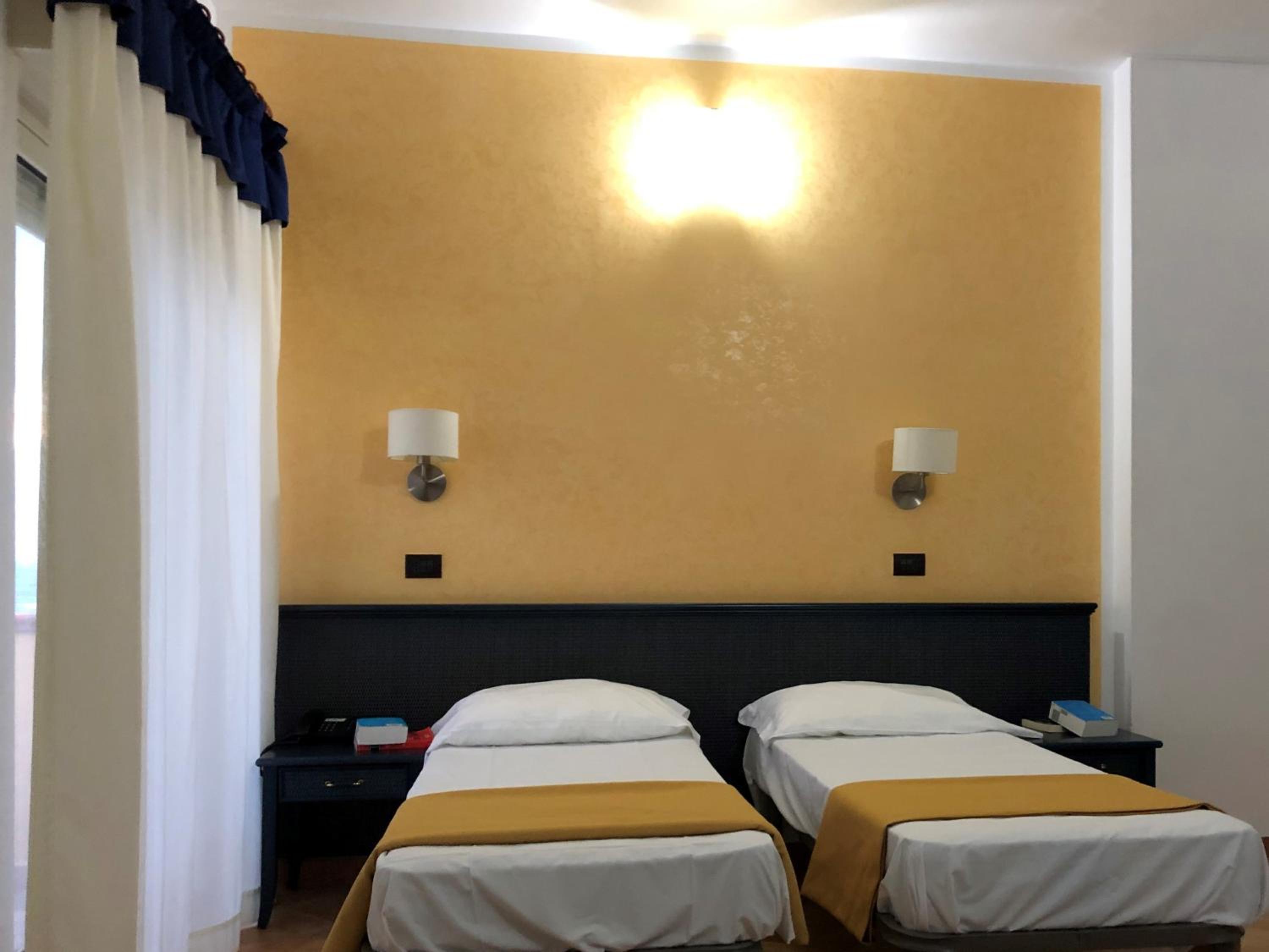 Double or Twin Room - Photo 2
