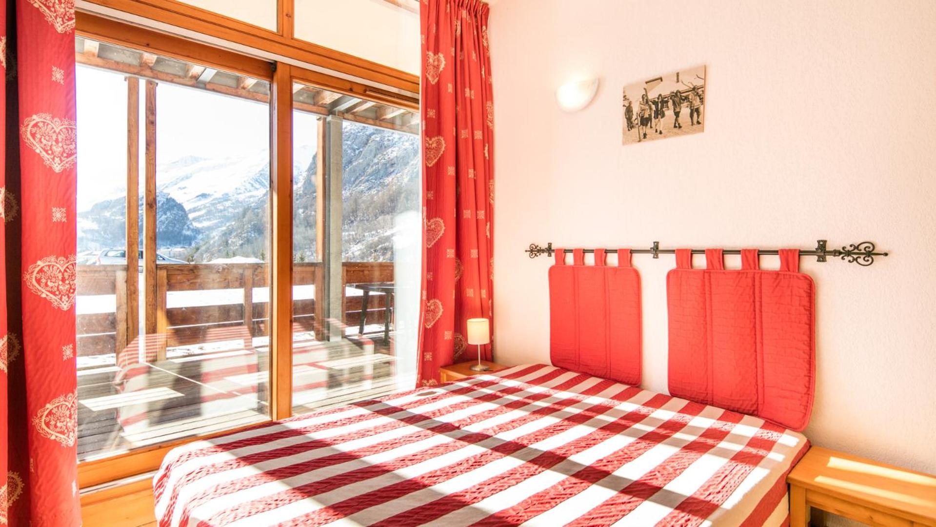1 Bedroom Apartment with sleeping area for 6 people
