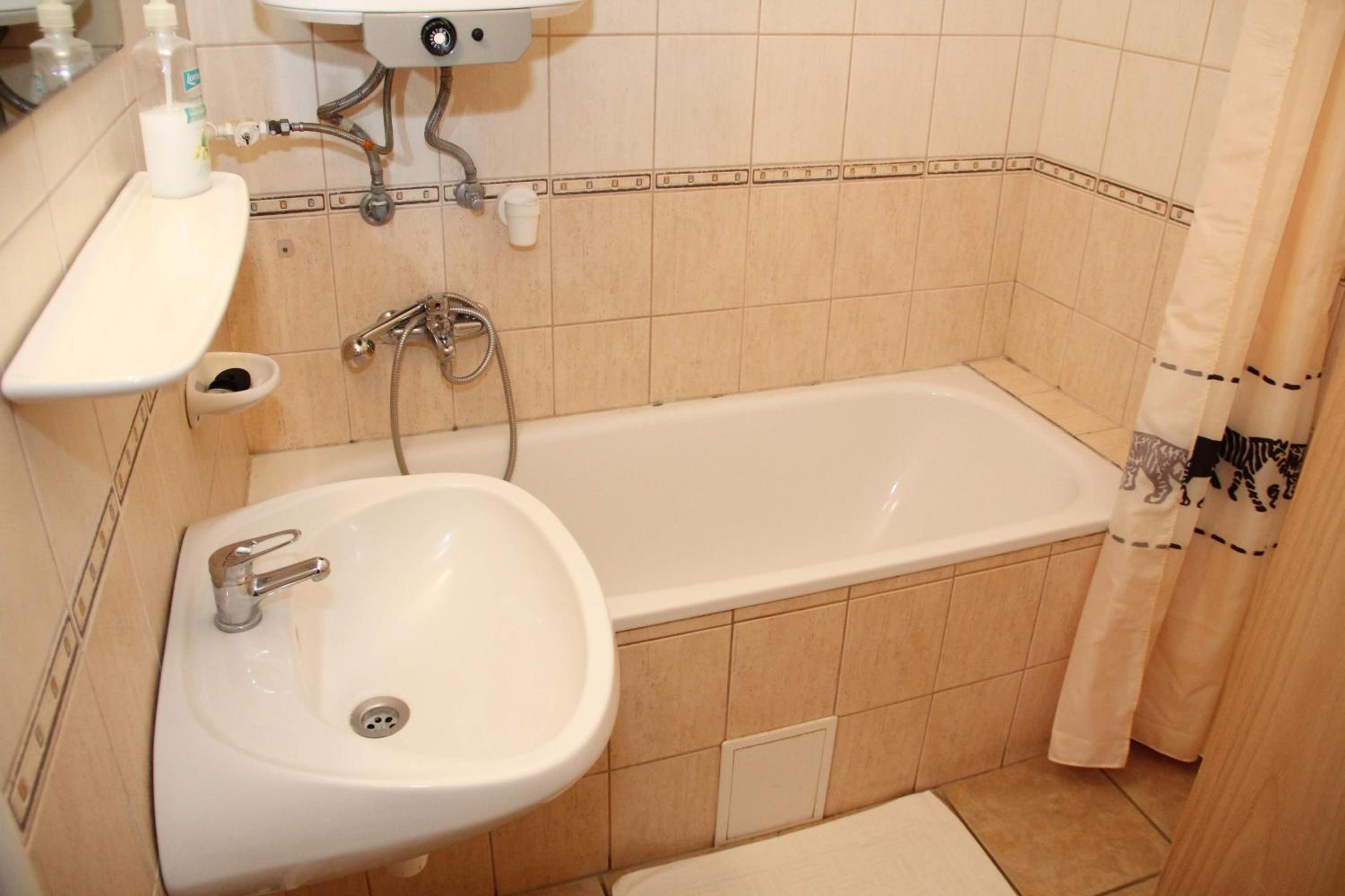 One-Bedroom Apartment (2 Adults) - Photo 4