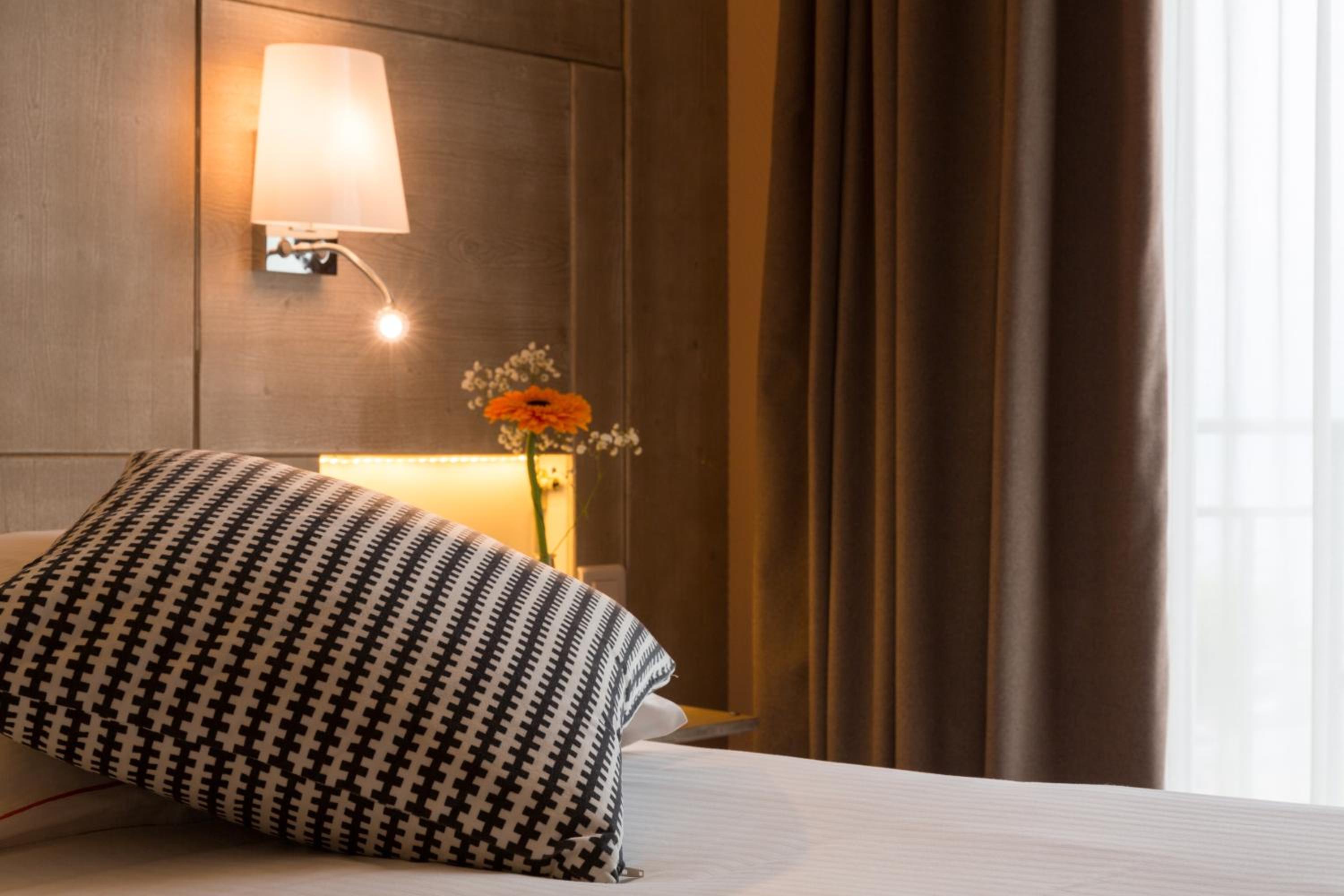 Double Room with Lake View - Photo 8