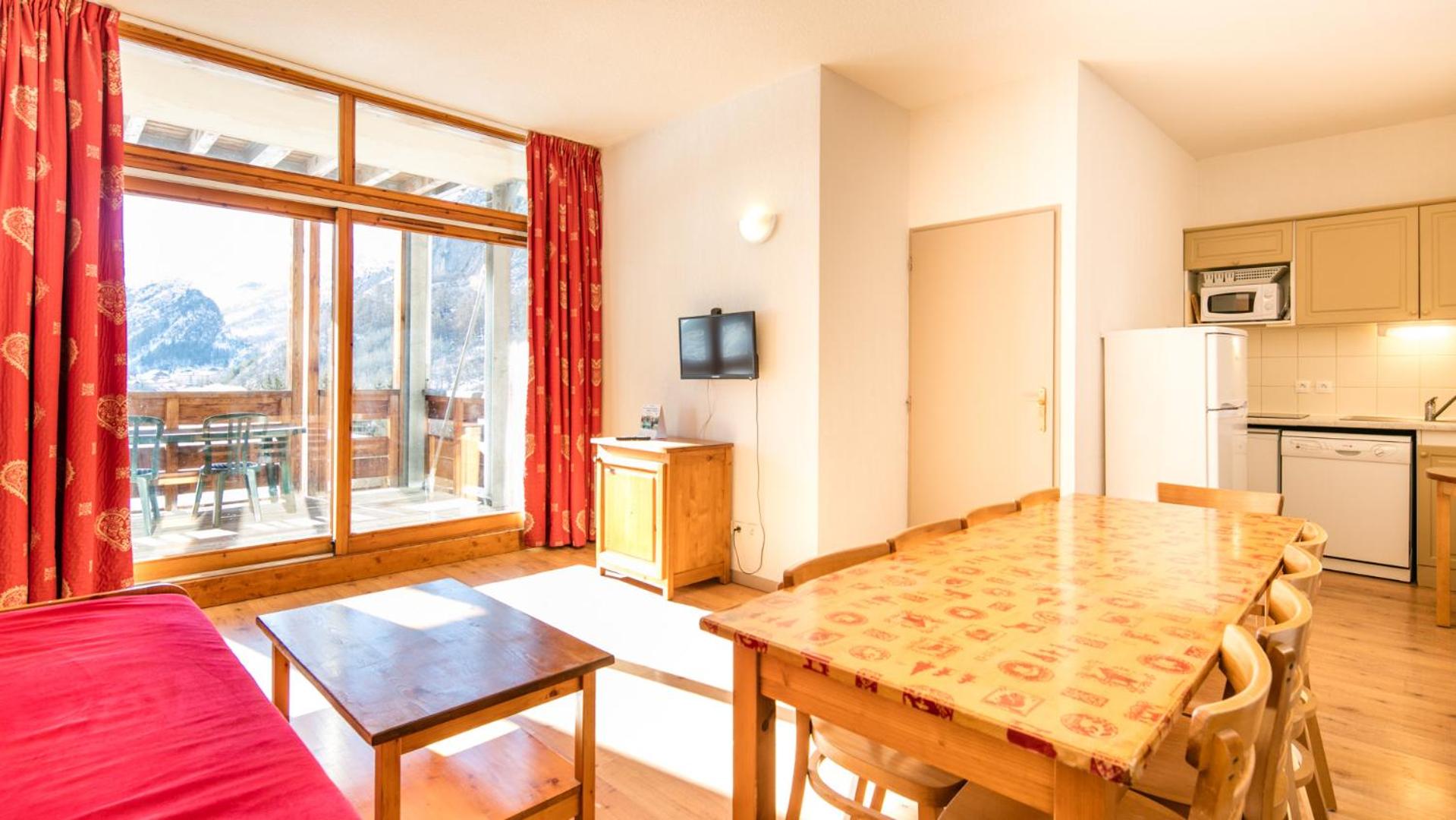 2 Bedroom Apartment with sleeping area for 8 people photo 2