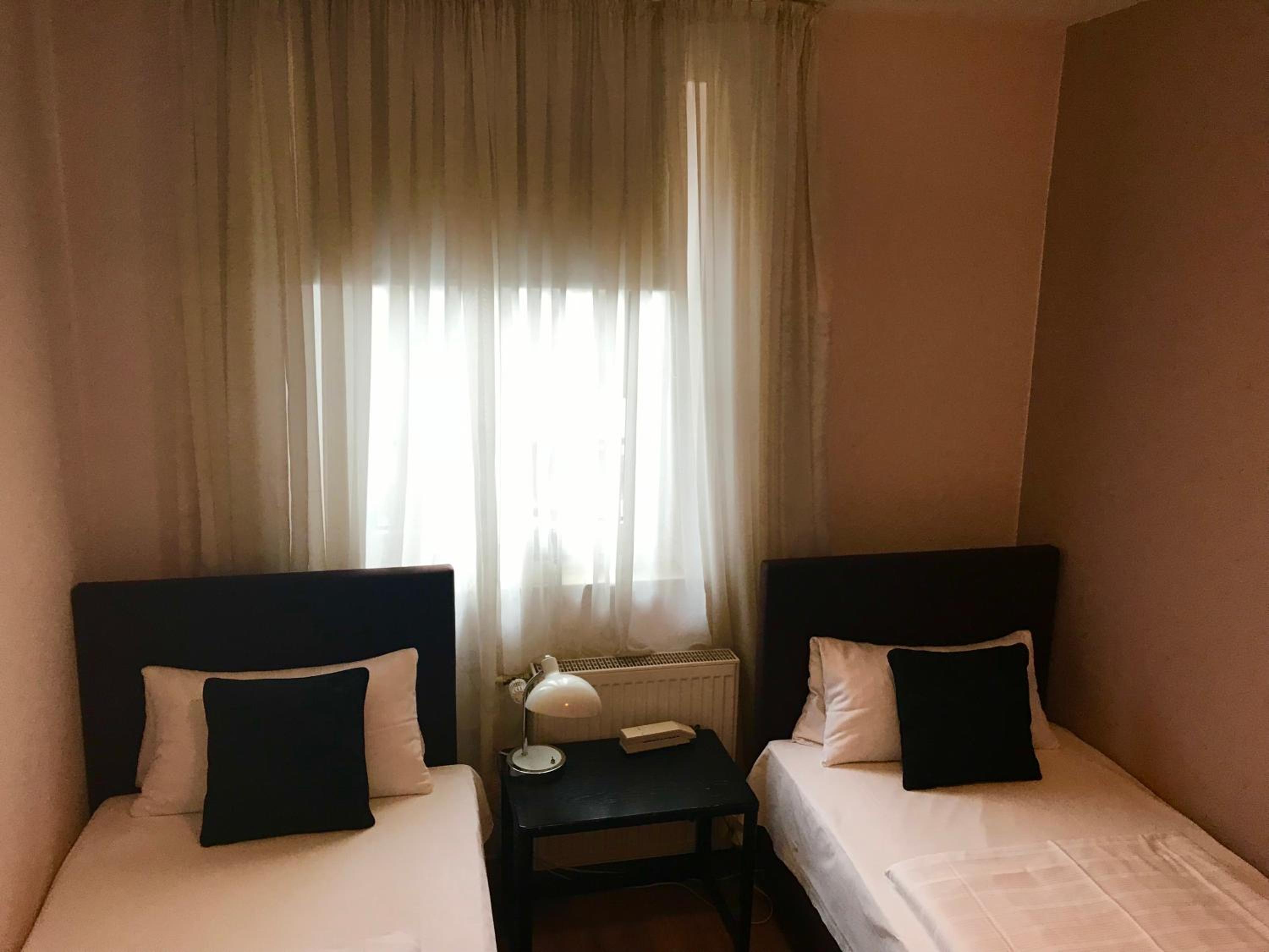 Standard Twin Room photo 2
