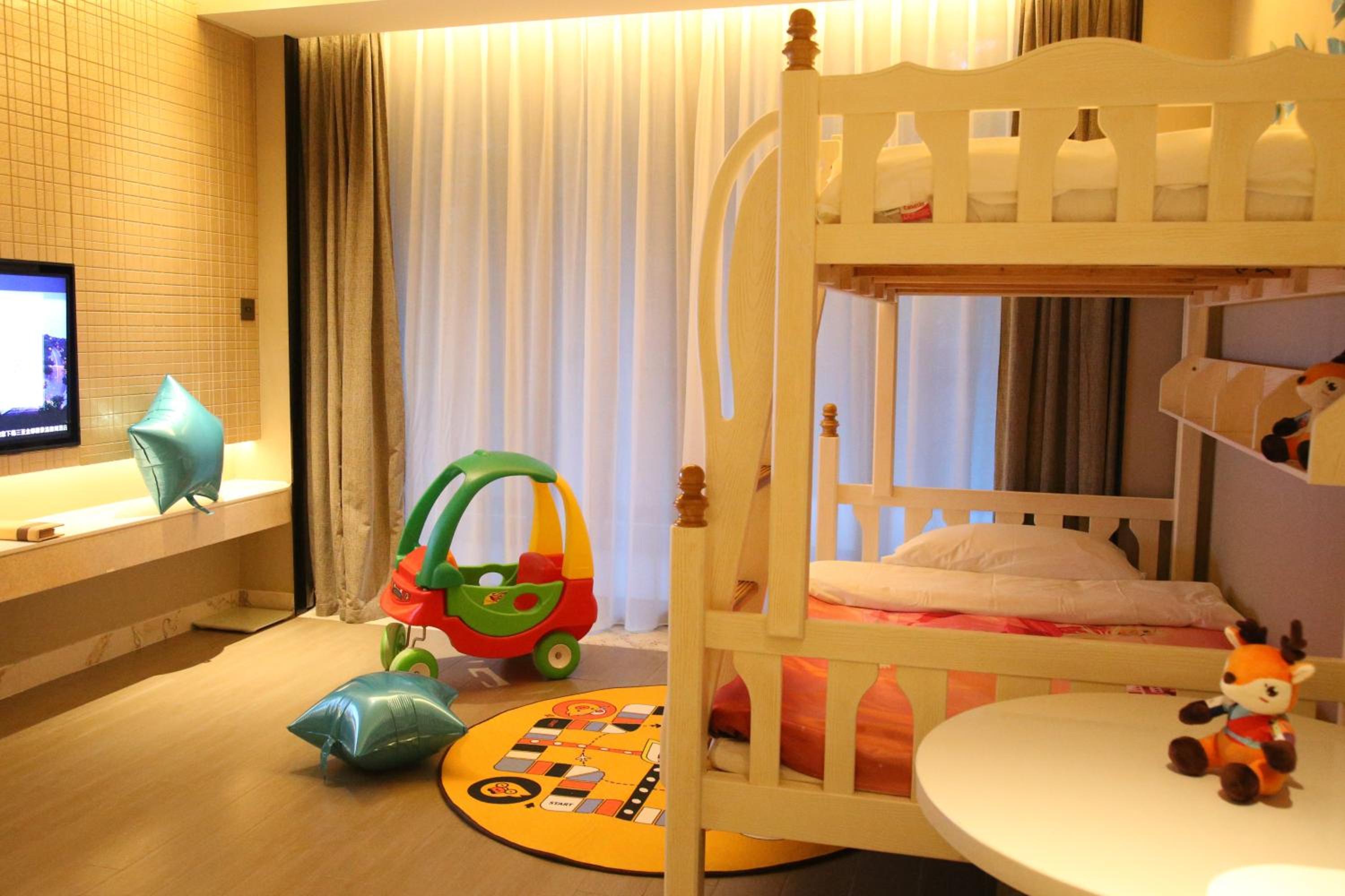 Family King Suite - Non-Smoking