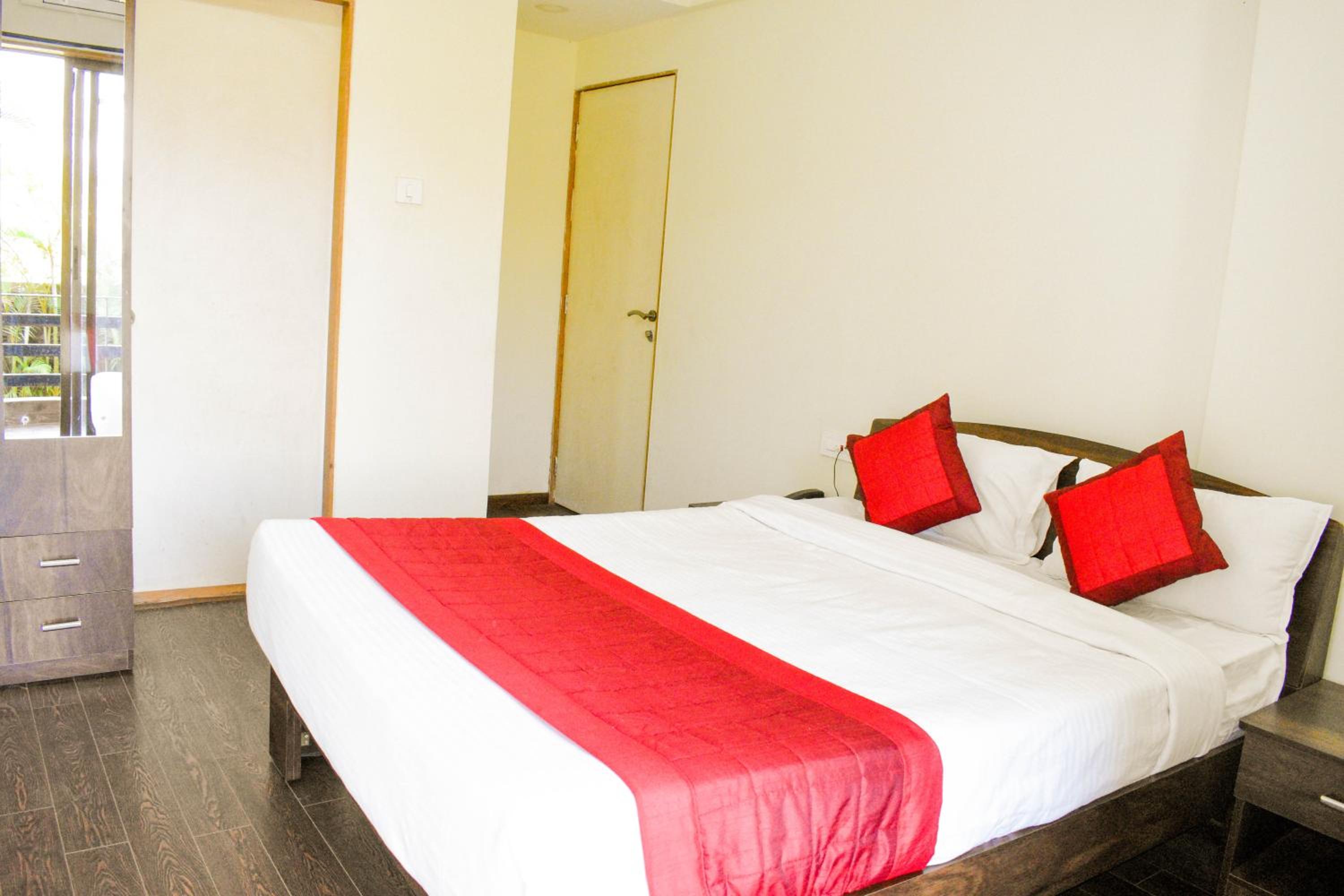 Single Room with Bathroom photo 2