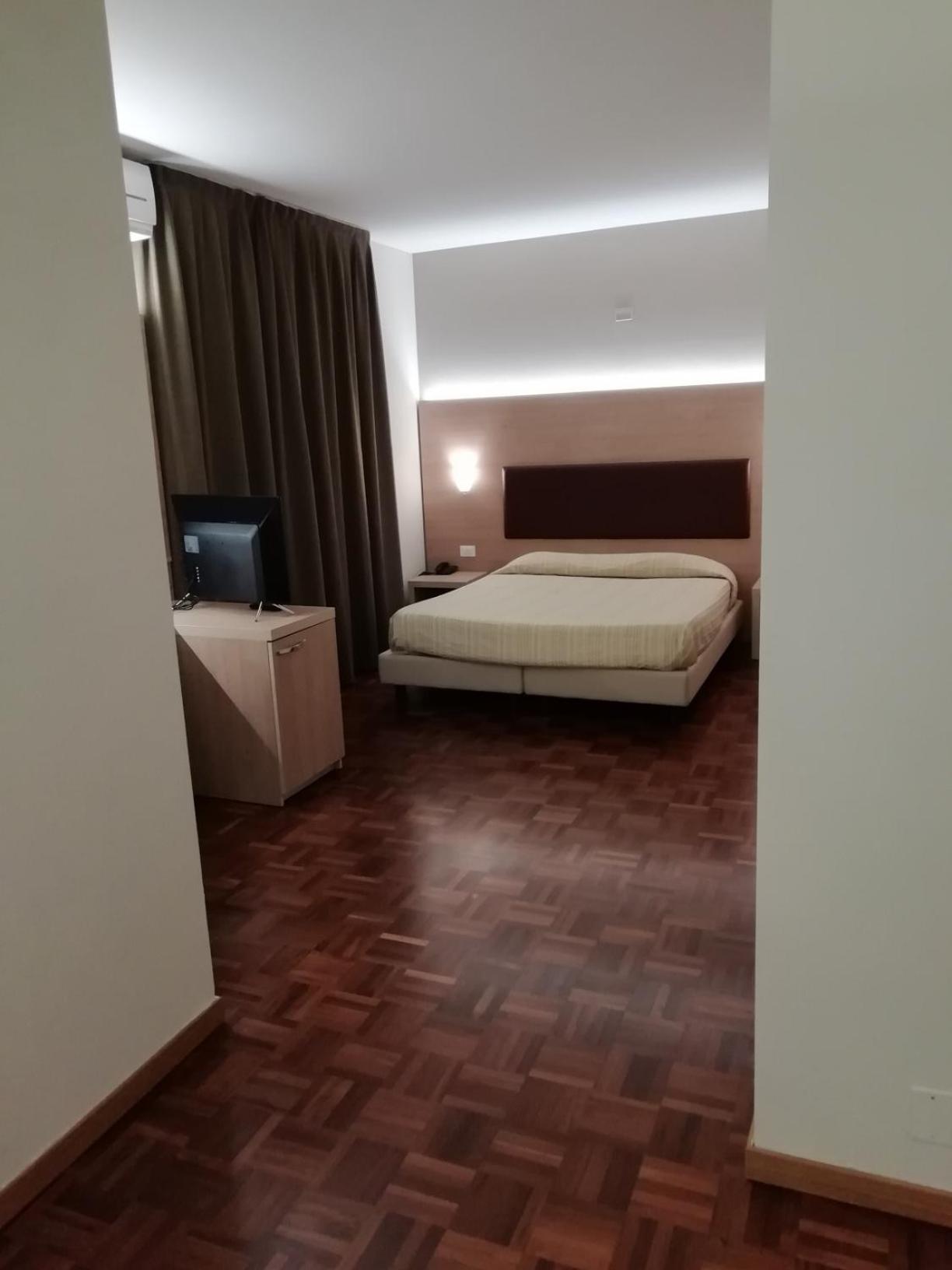 Double Room - Photo 4