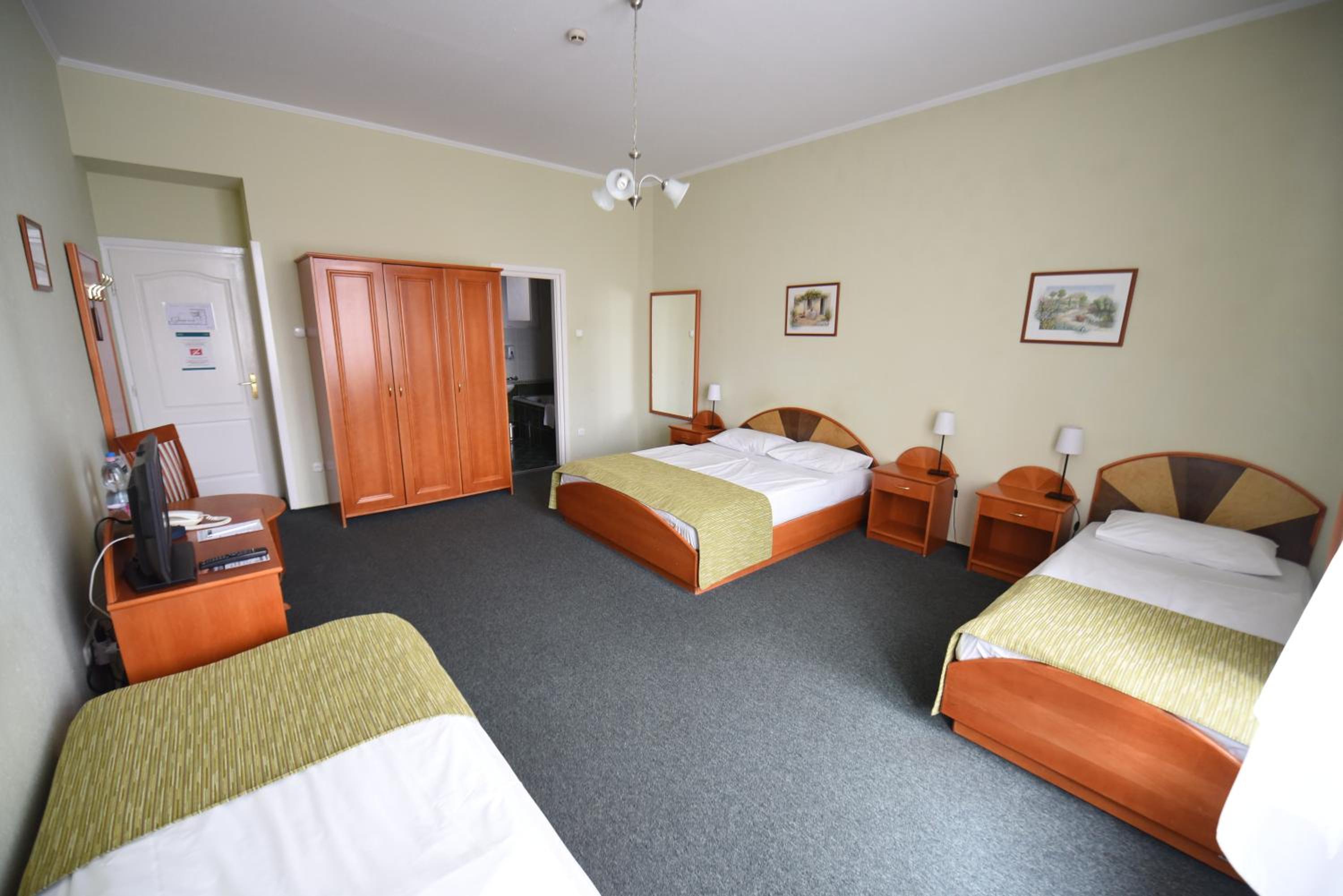 Quadruple Room - Photo 1