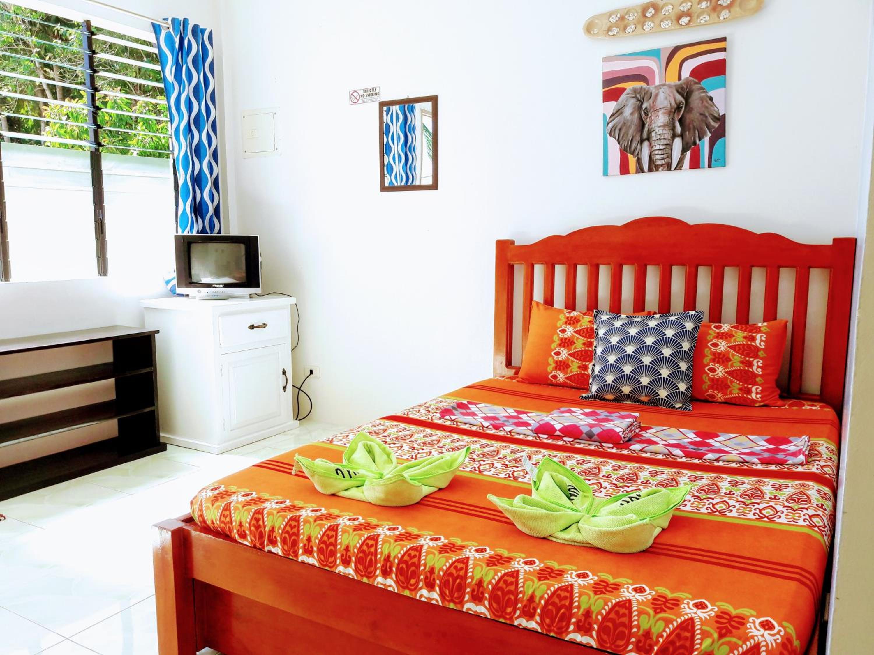Double Room with Private Bathroom - Photo 28