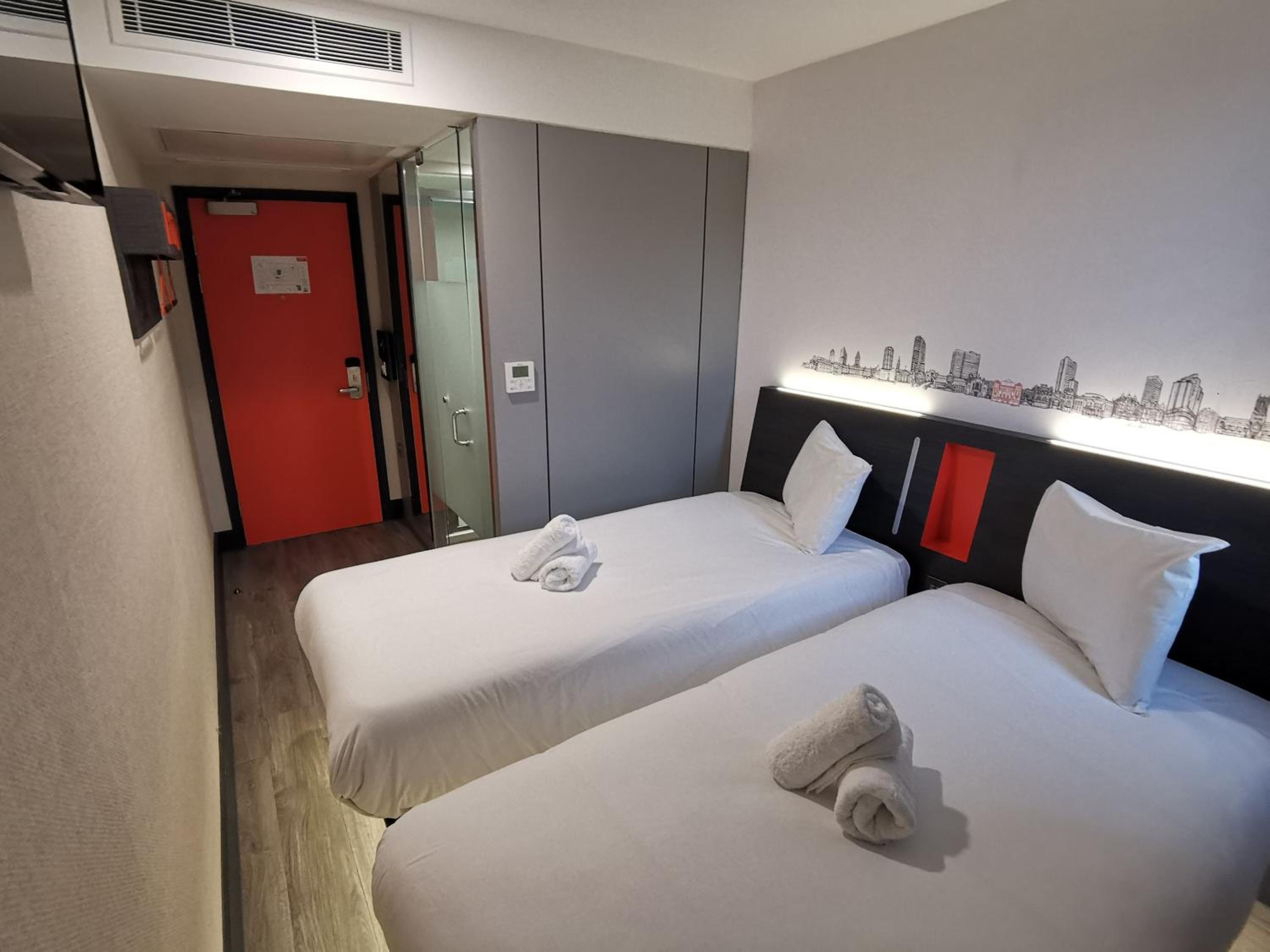 Twin Room with Window