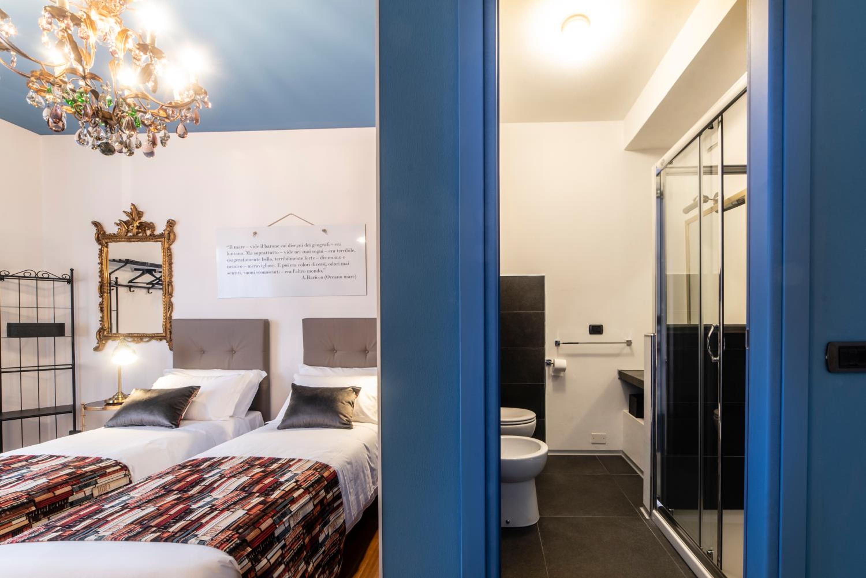 Double or Twin Room with Private Bathroom - Photo 8