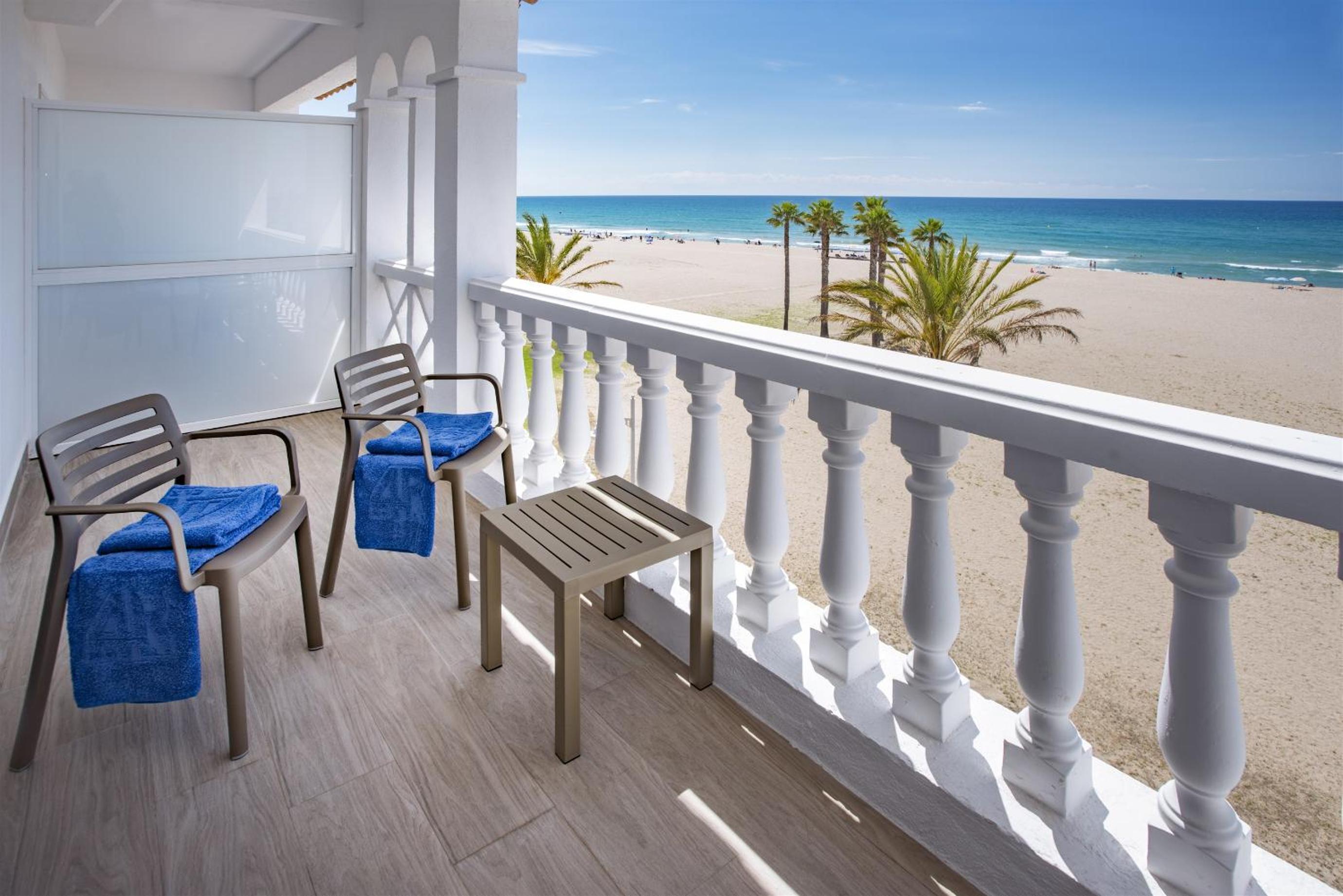 Double Room with Sea View (2 Adults) - Photo 6