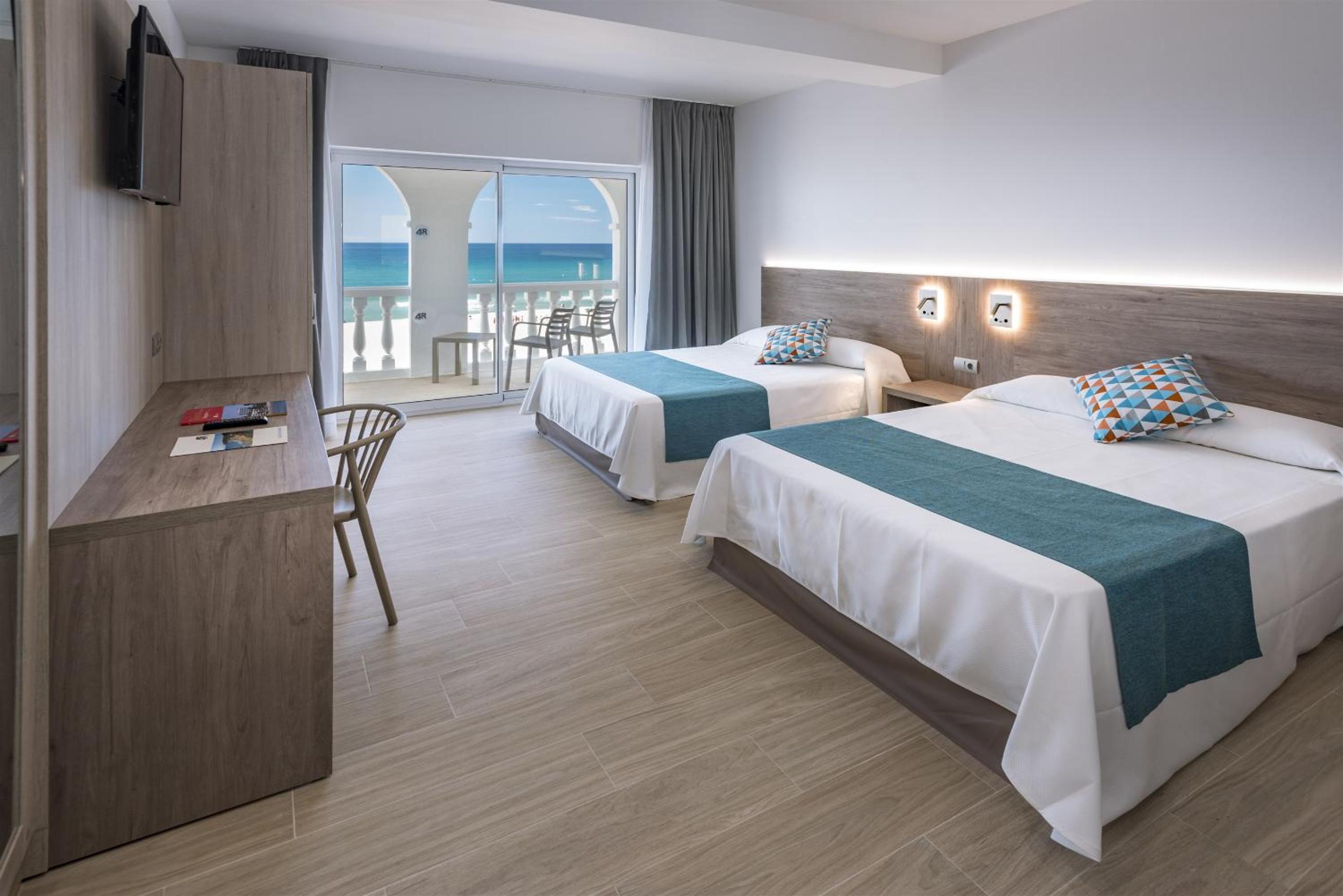 Double Room with Sea View (2 Adults) - Photo 1