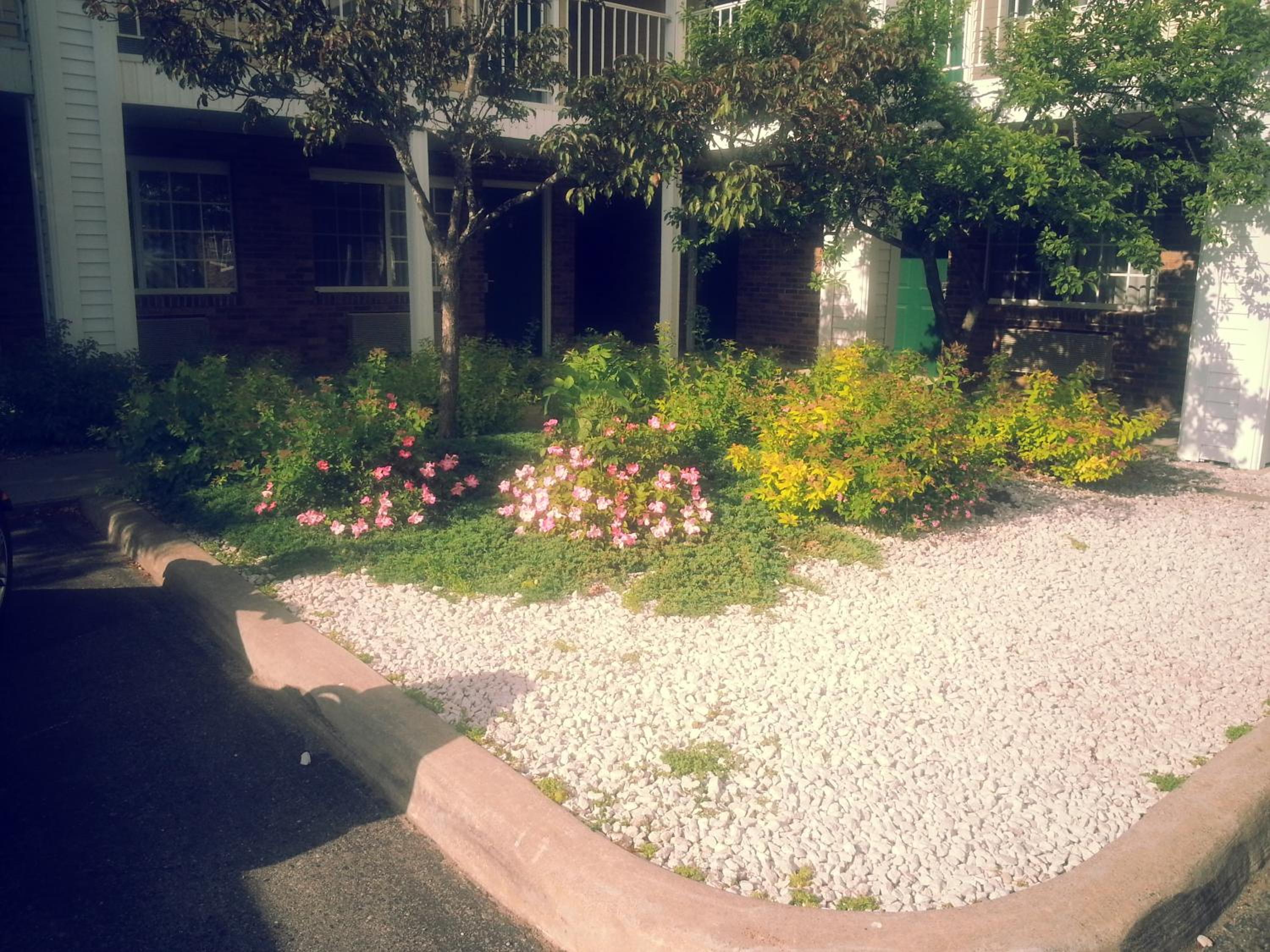 Queen Room with Two Queen Beds - Courtyard View - Photo 4