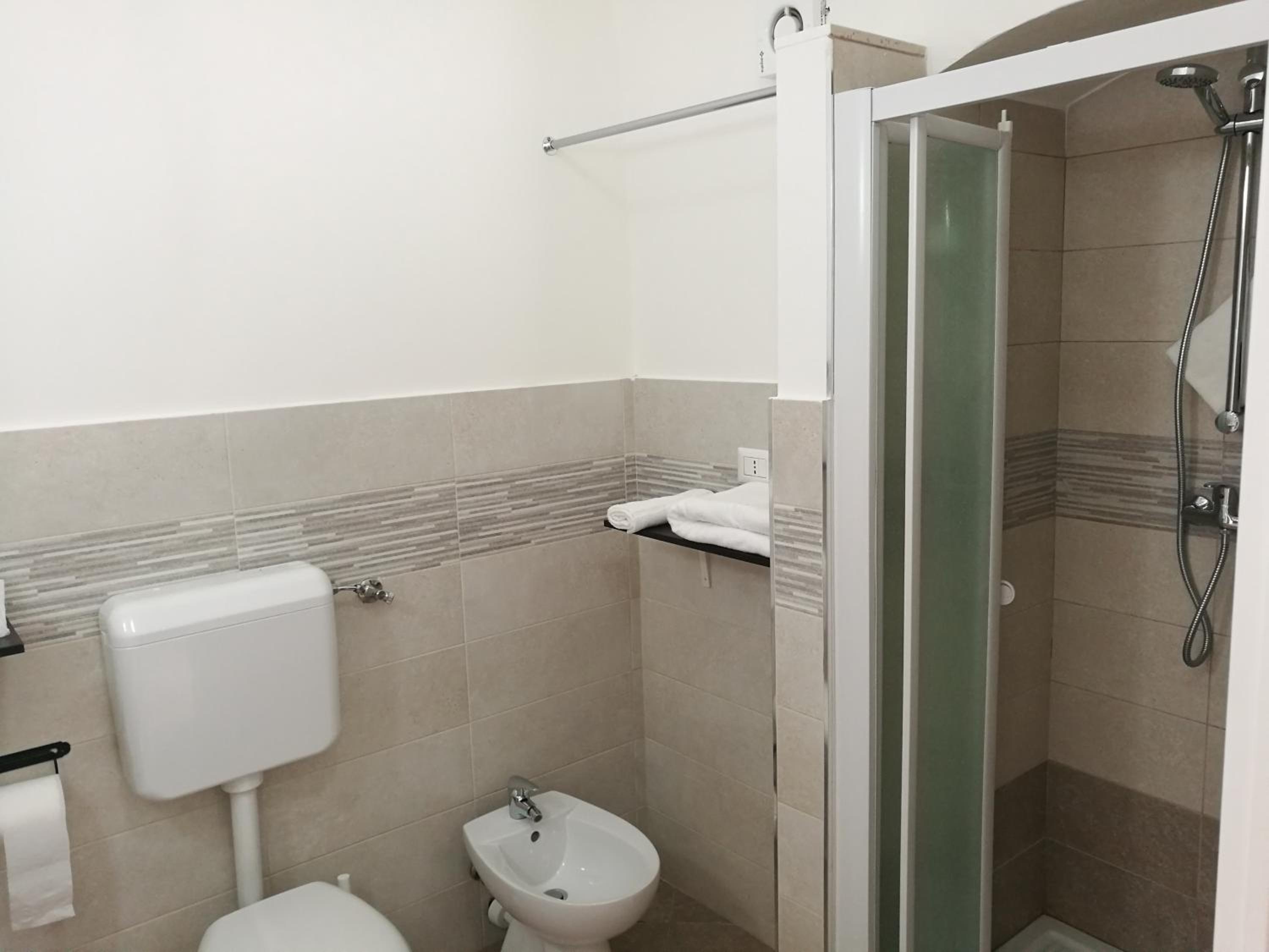 Standard Quadruple Room - Photo 5