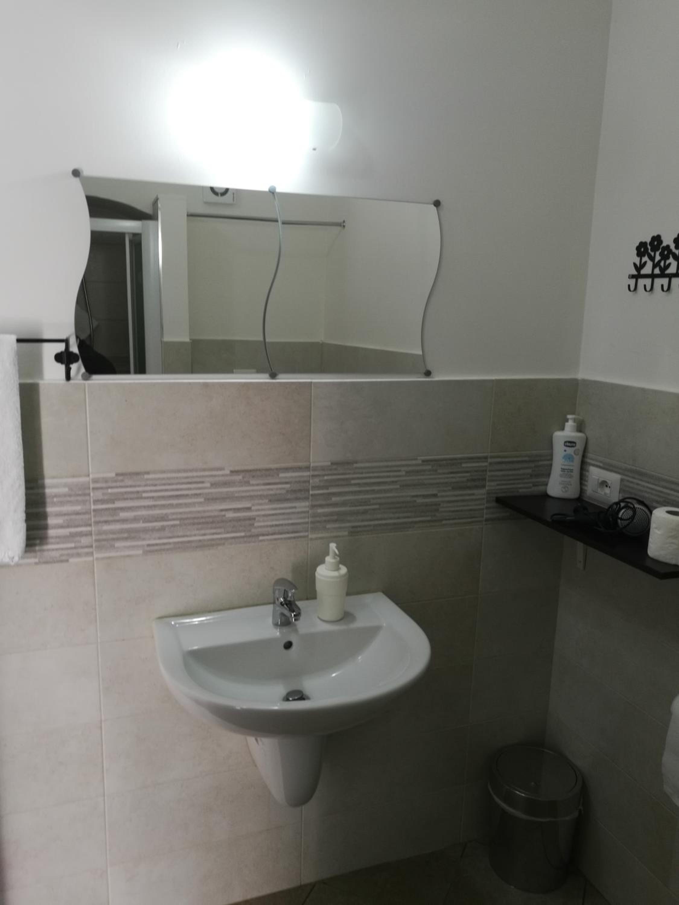 Standard Quadruple Room - Photo 4