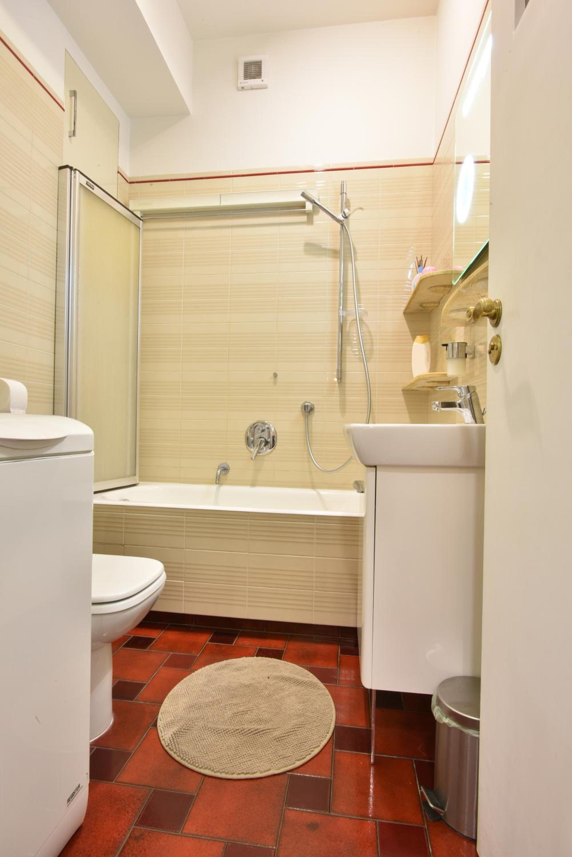 One-Bedroom Apartment - Photo 29