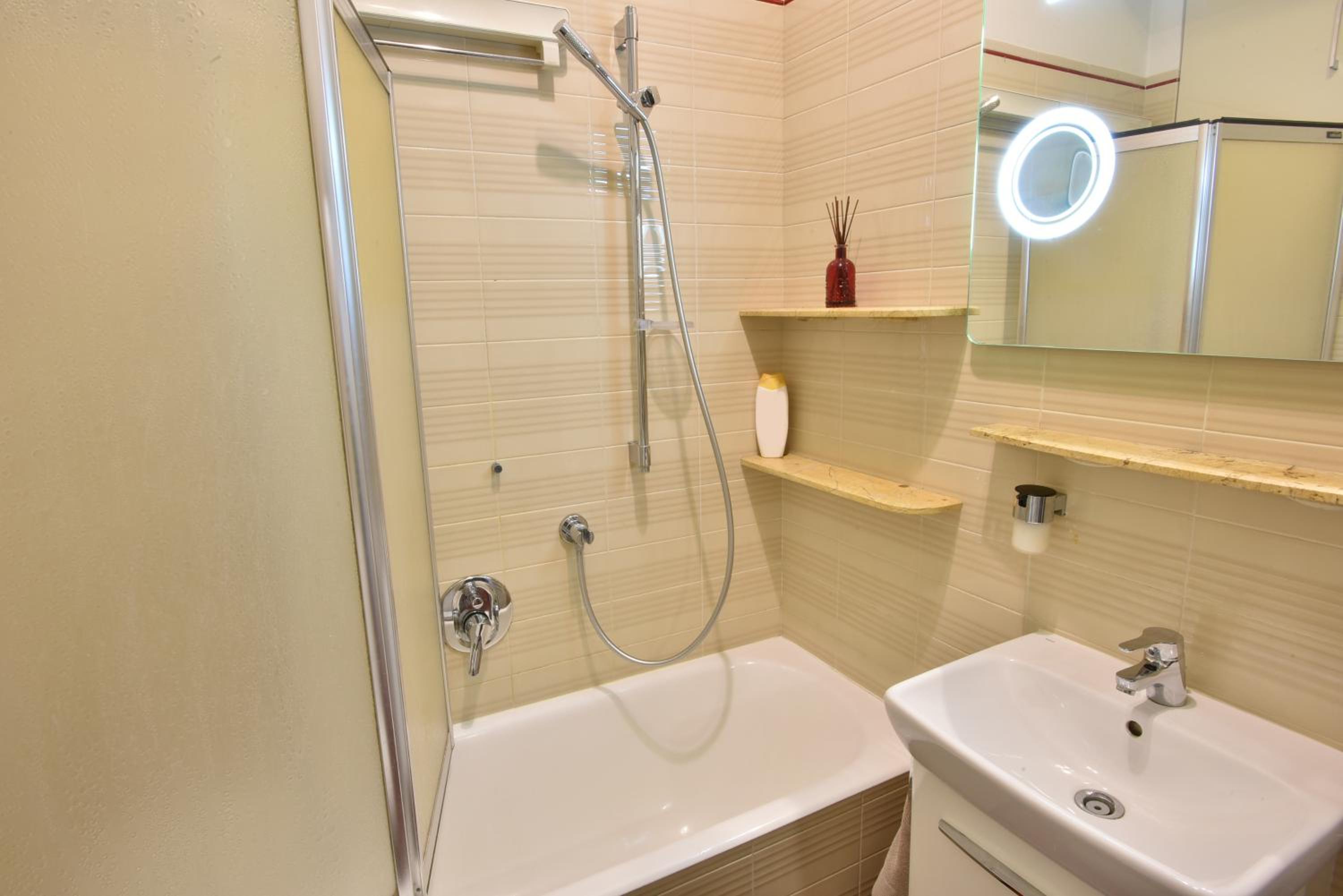 One-Bedroom Apartment - Photo 30