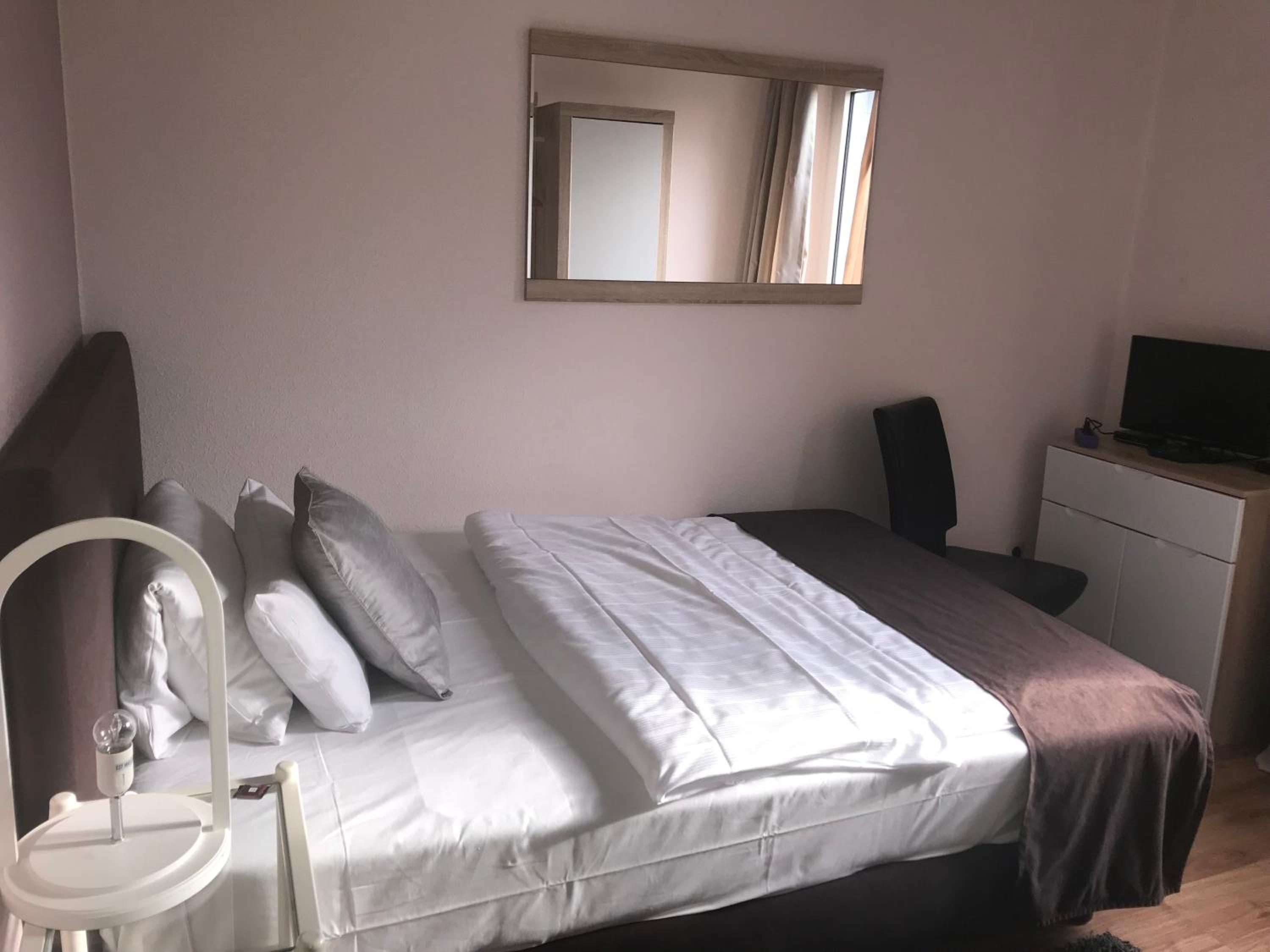 Small Double Room photo 1