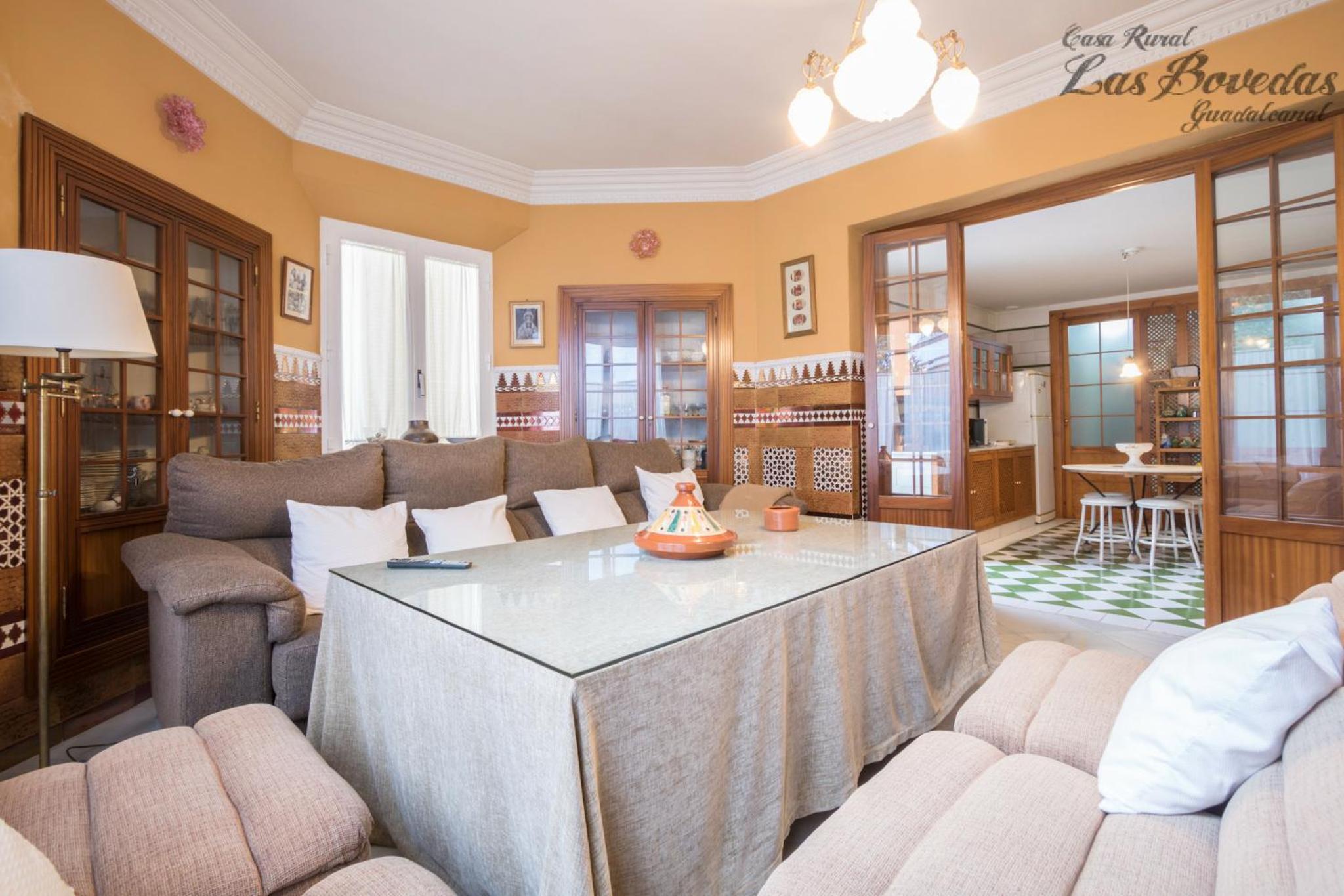 Six-Bedroom House photo 2